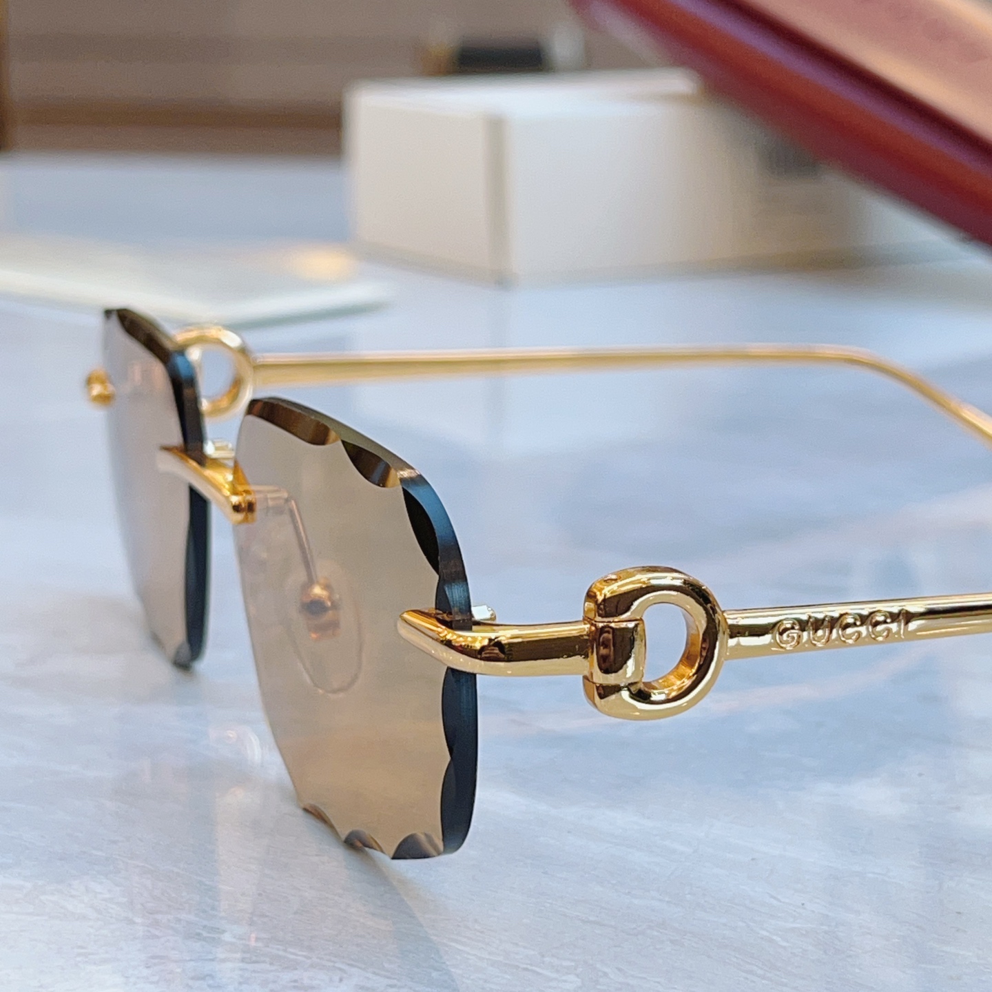 太阳 变色，【GUCC*】古*驰新款太阳镜🕶️，MODEL：GG1657，SIZE：56口17-143