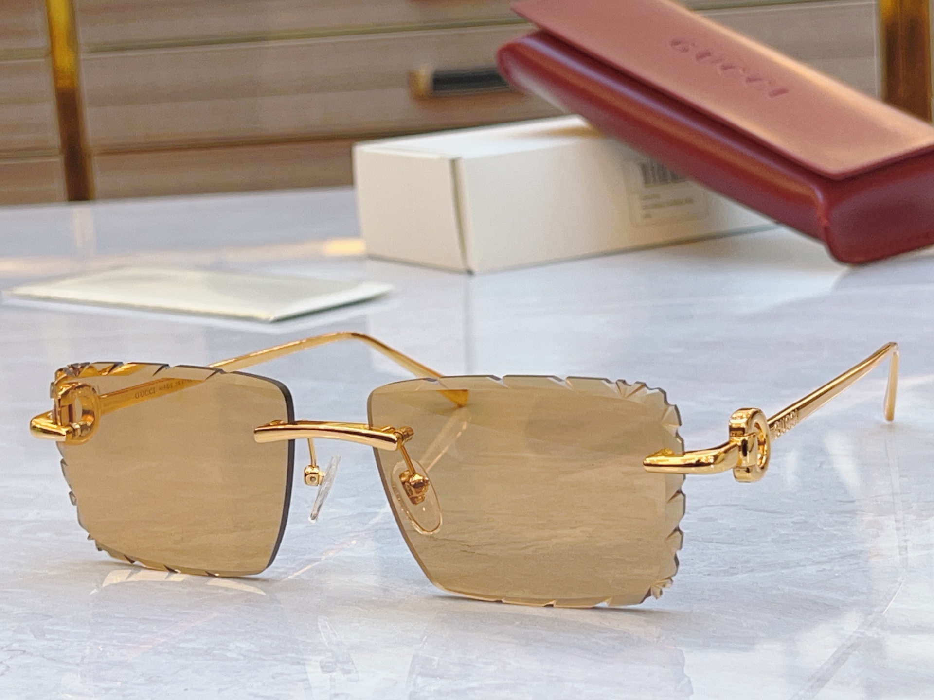 太阳 变色，【GUCC*】古*驰新款太阳镜🕶️，MODEL：GG1656，SIZE：58口17-143