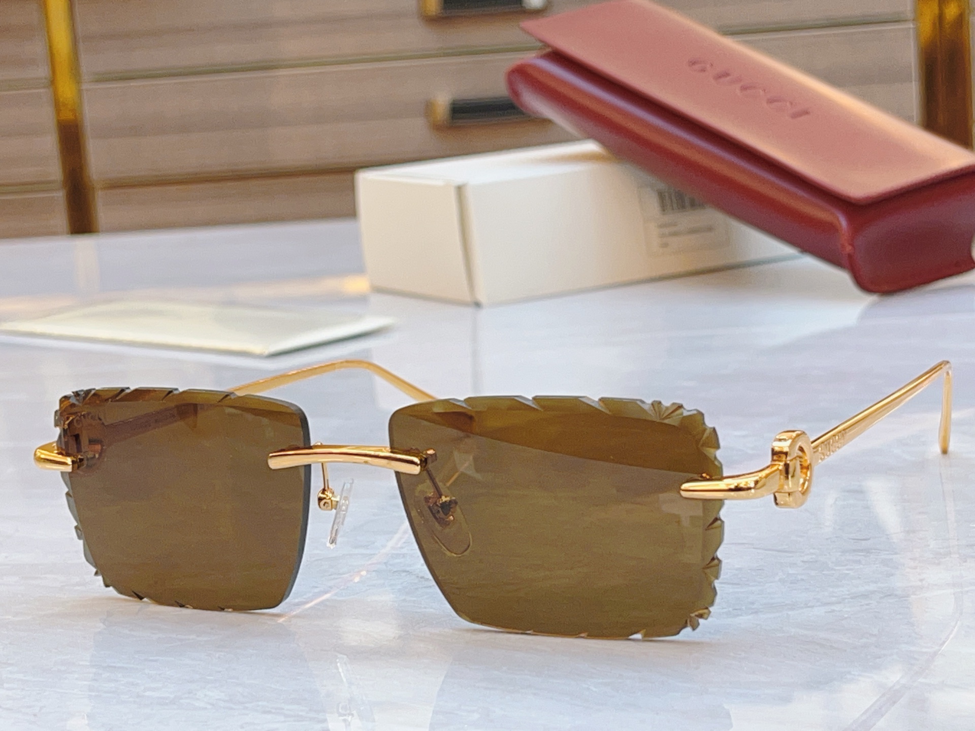 太阳 变色，【GUCC*】古*驰新款太阳镜🕶️，MODEL：GG1656，SIZE：58口17-143