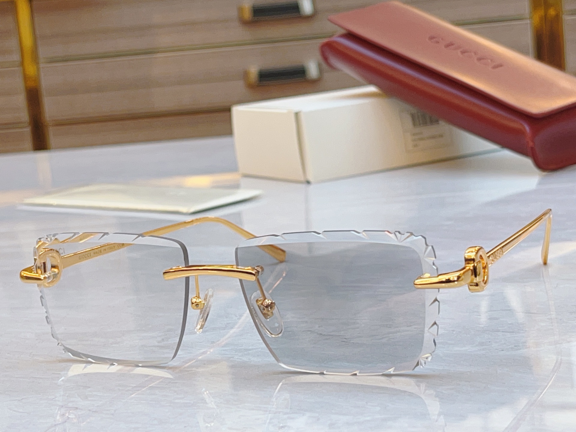 太阳 变色，【GUCC*】古*驰新款太阳镜🕶️，MODEL：GG1656，SIZE：58口17-143