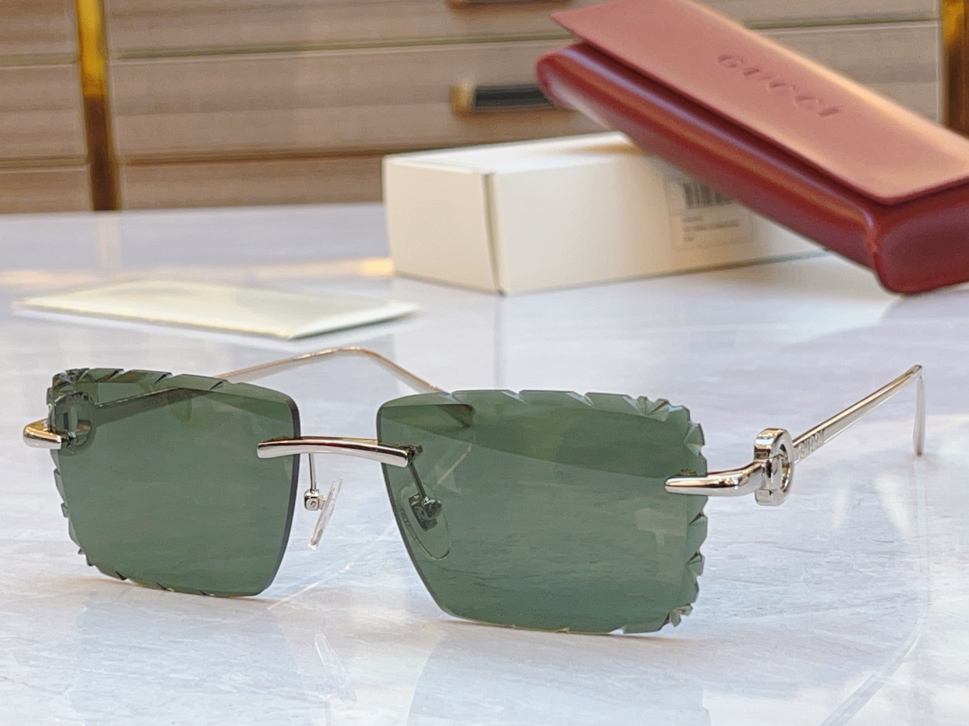 太阳 变色，【GUCC*】古*驰新款太阳镜🕶️，MODEL：GG1656，SIZE：58口17-143