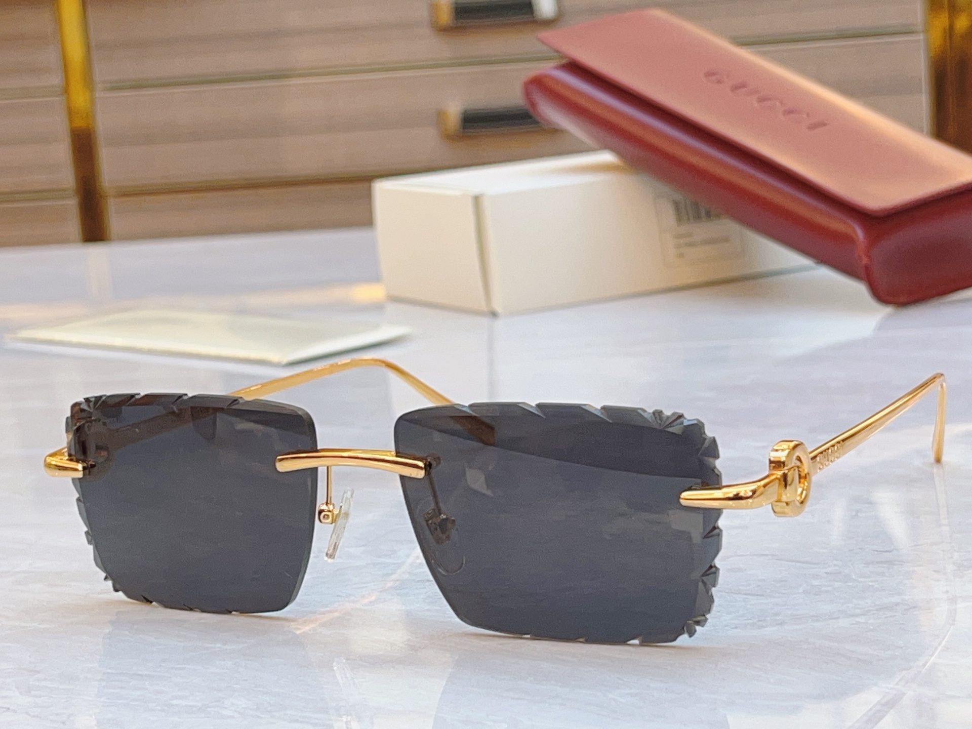 太阳 变色，【GUCC*】古*驰新款太阳镜🕶️，MODEL：GG1656，SIZE：58口17-143