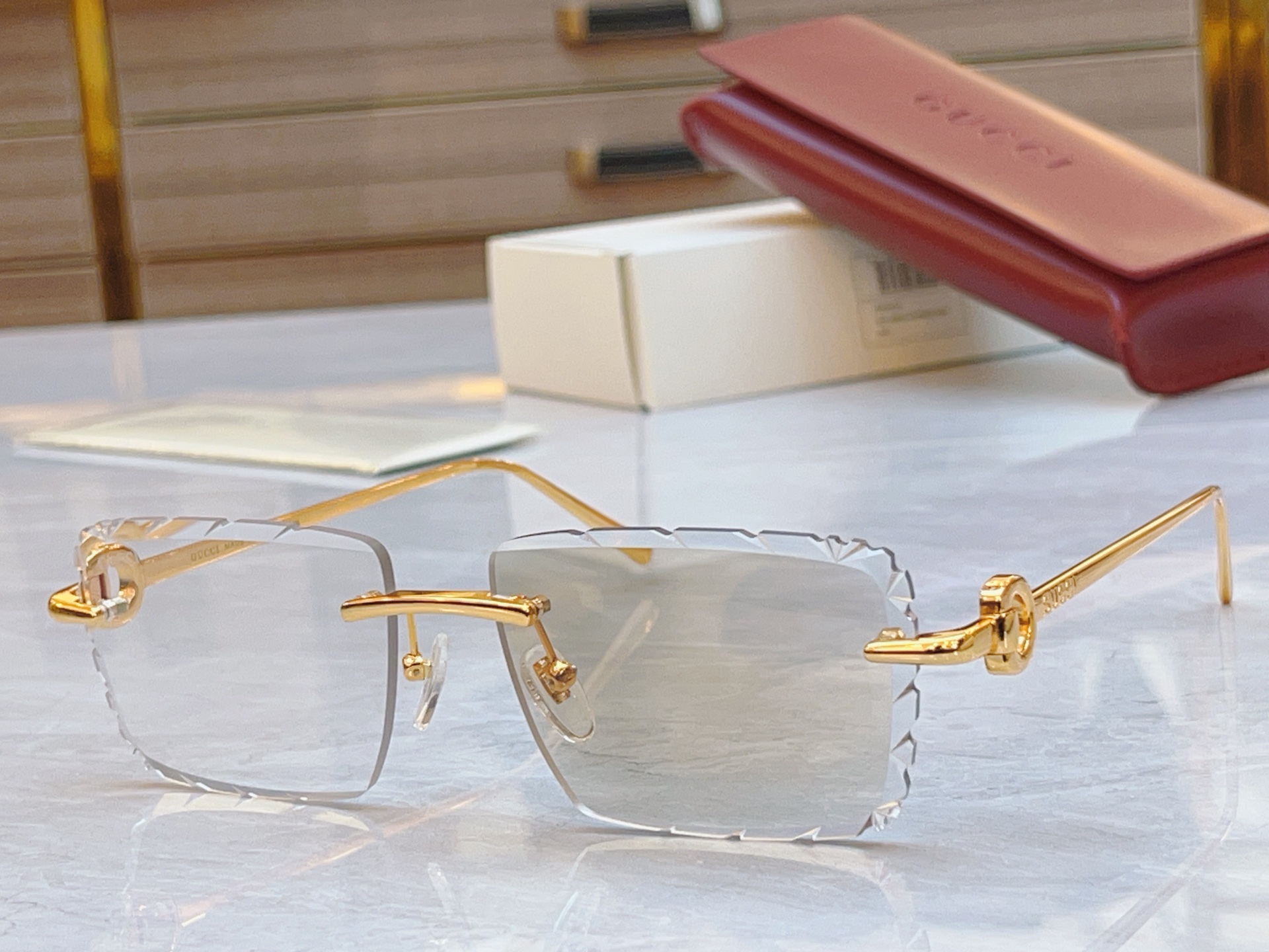 太阳 变色，【GUCC*】古*驰新款太阳镜🕶️，MODEL：GG1656，SIZE：58口17-143