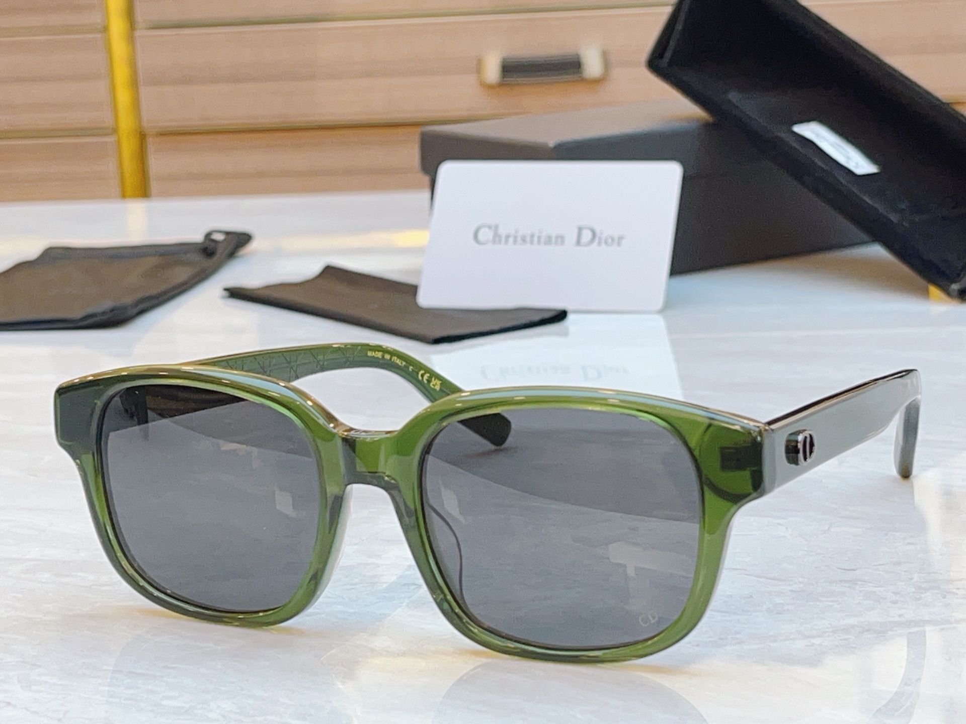 ，【DIO* 】迪*奥新款太阳镜，
MODEL：CD lcon S4F，SIZE：53口20-145