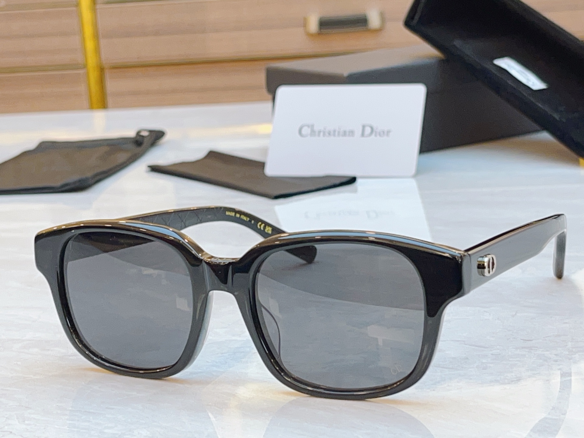 ，【DIO* 】迪*奥新款太阳镜，
MODEL：CD lcon S4F，SIZE：53口20-145