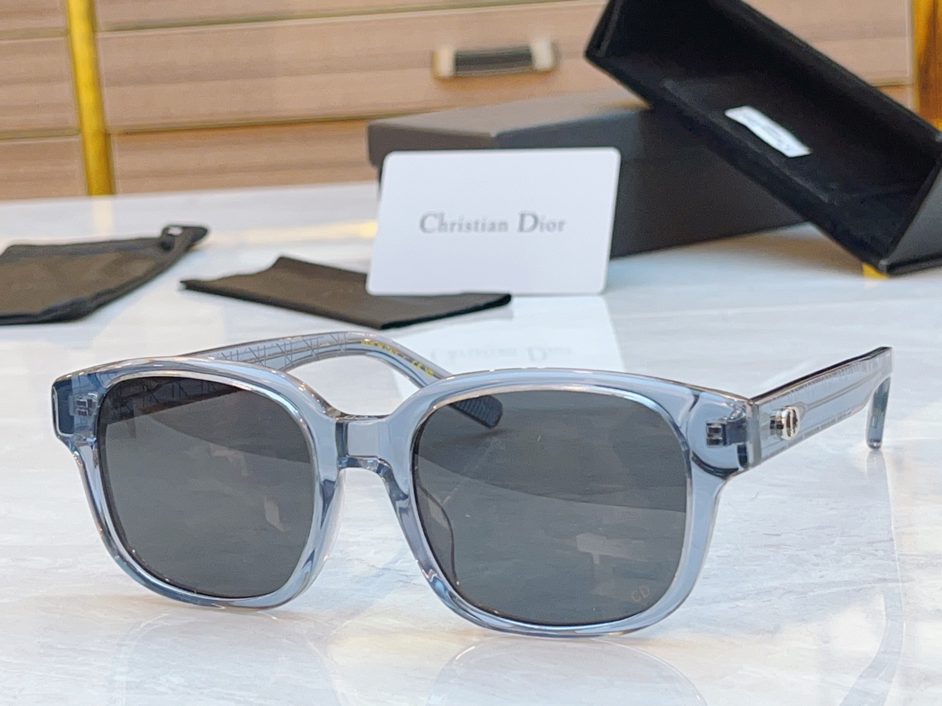 ，【DIO* 】迪*奥新款太阳镜，
MODEL：CD lcon S4F，SIZE：53口20-145