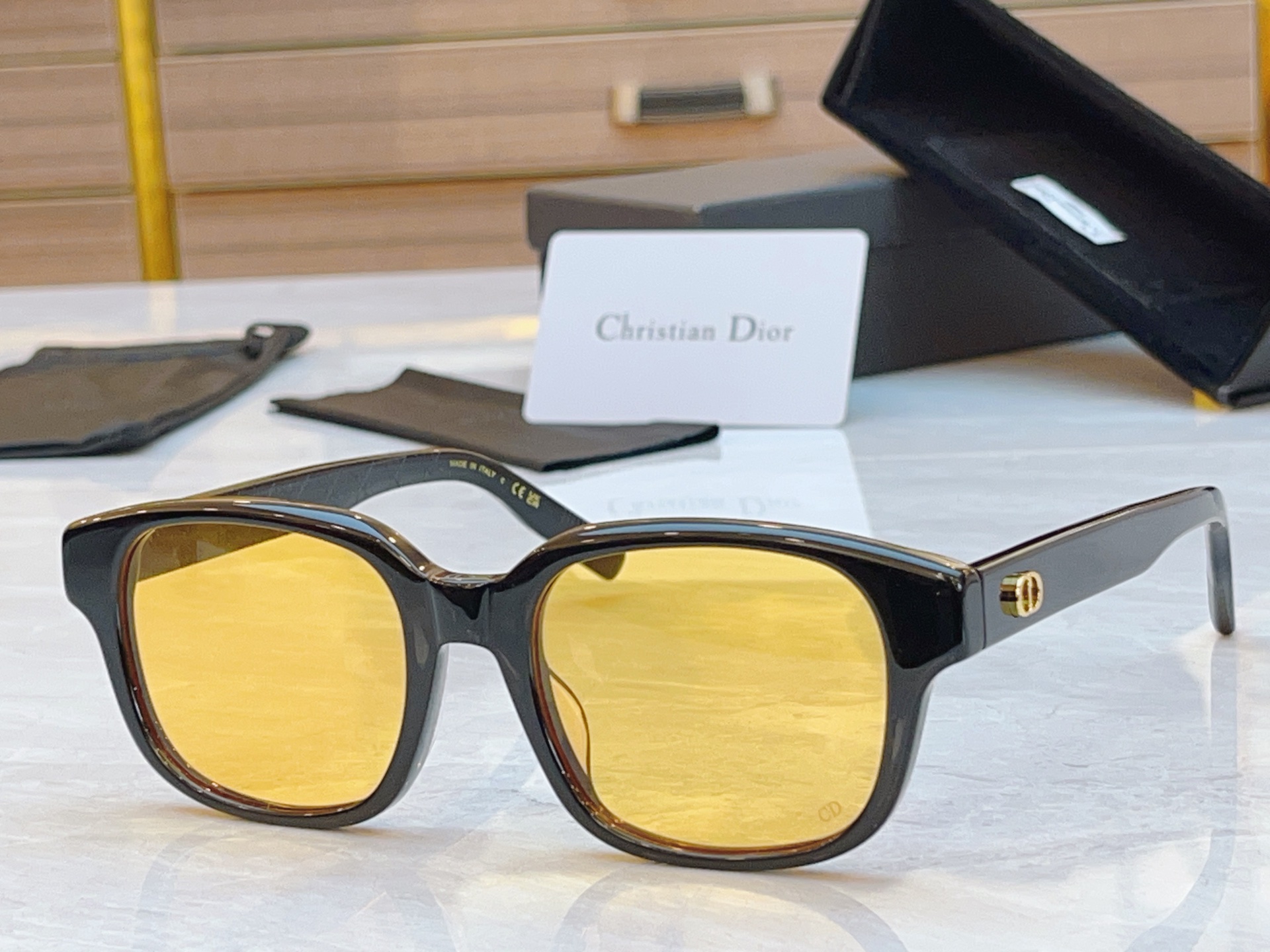 ，【DIO* 】迪*奥新款太阳镜，
MODEL：CD lcon S4F，SIZE：53口20-145