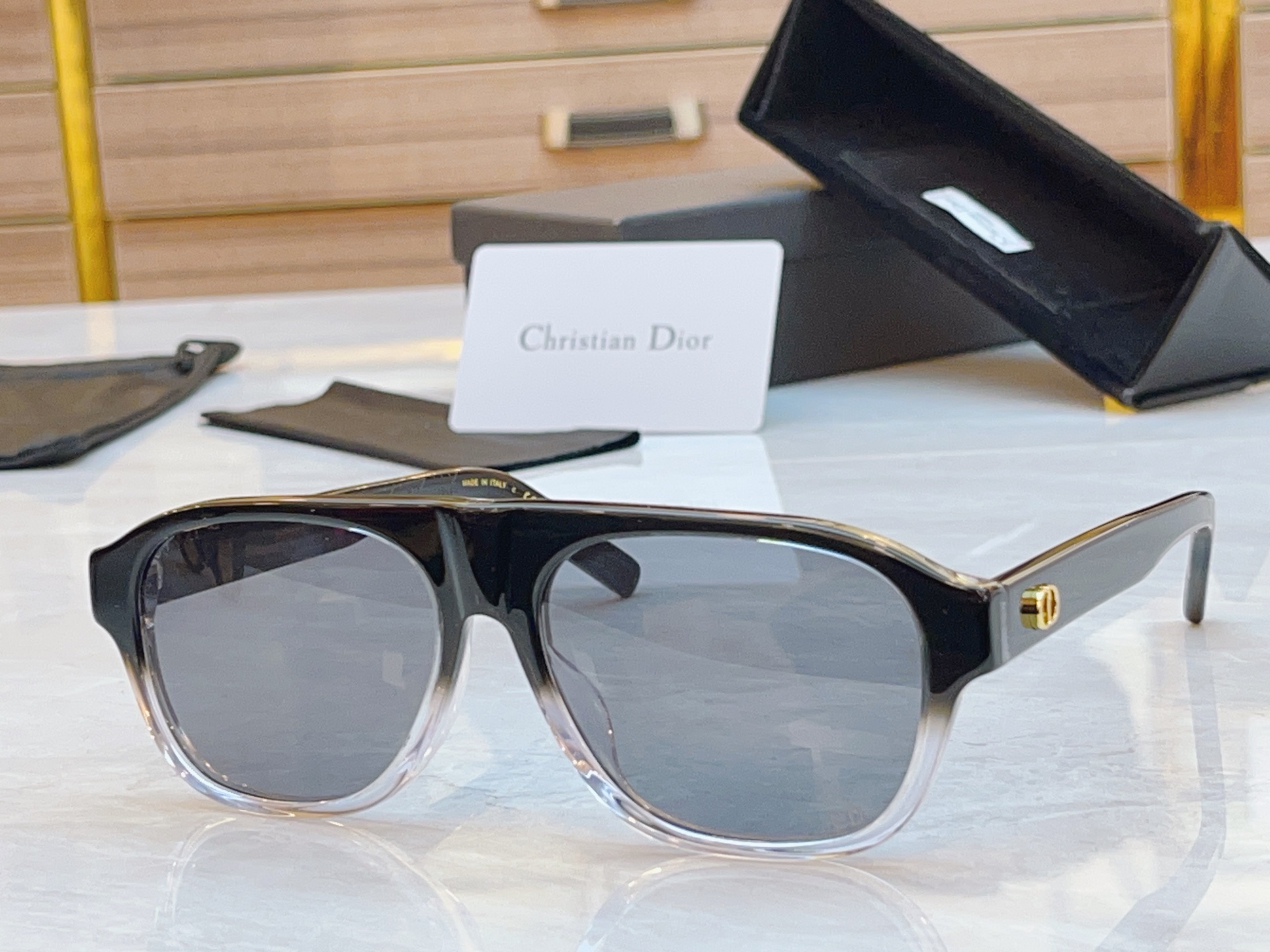 ，【DIO* 】迪*奥新款太阳镜，
MODEL：CD lcon A1F，SIZE：57口16-145