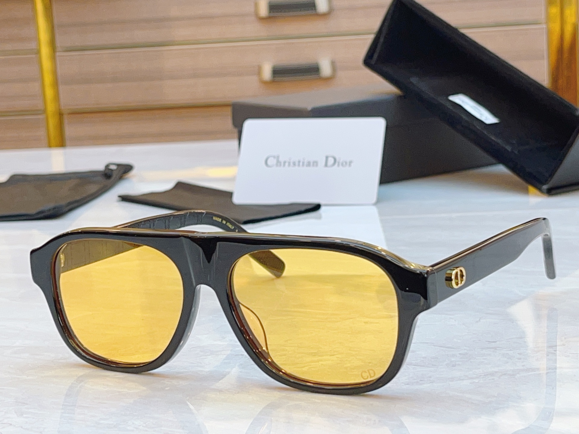 ，【DIO* 】迪*奥新款太阳镜，
MODEL：CD lcon A1F，SIZE：57口16-145