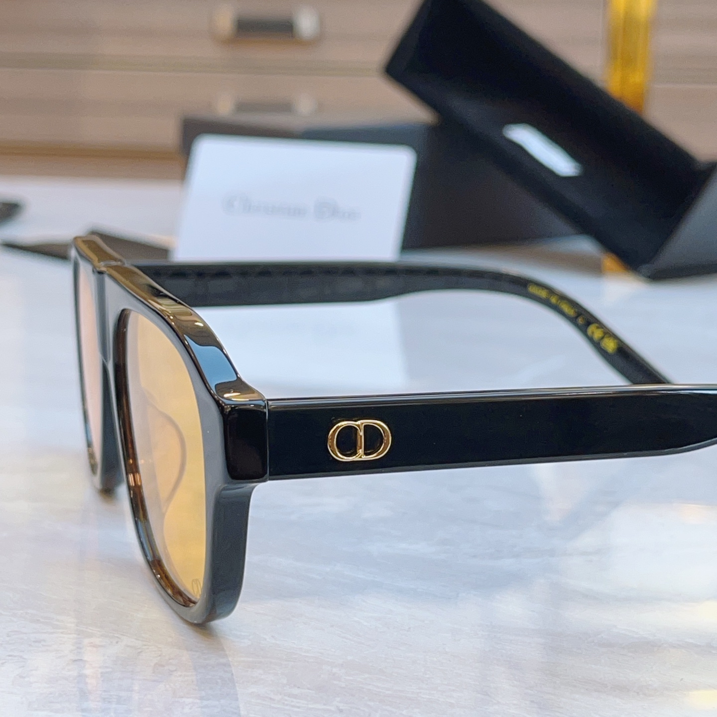 ，【DIO* 】迪*奥新款太阳镜，
MODEL：CD lcon A1F，SIZE：57口16-145