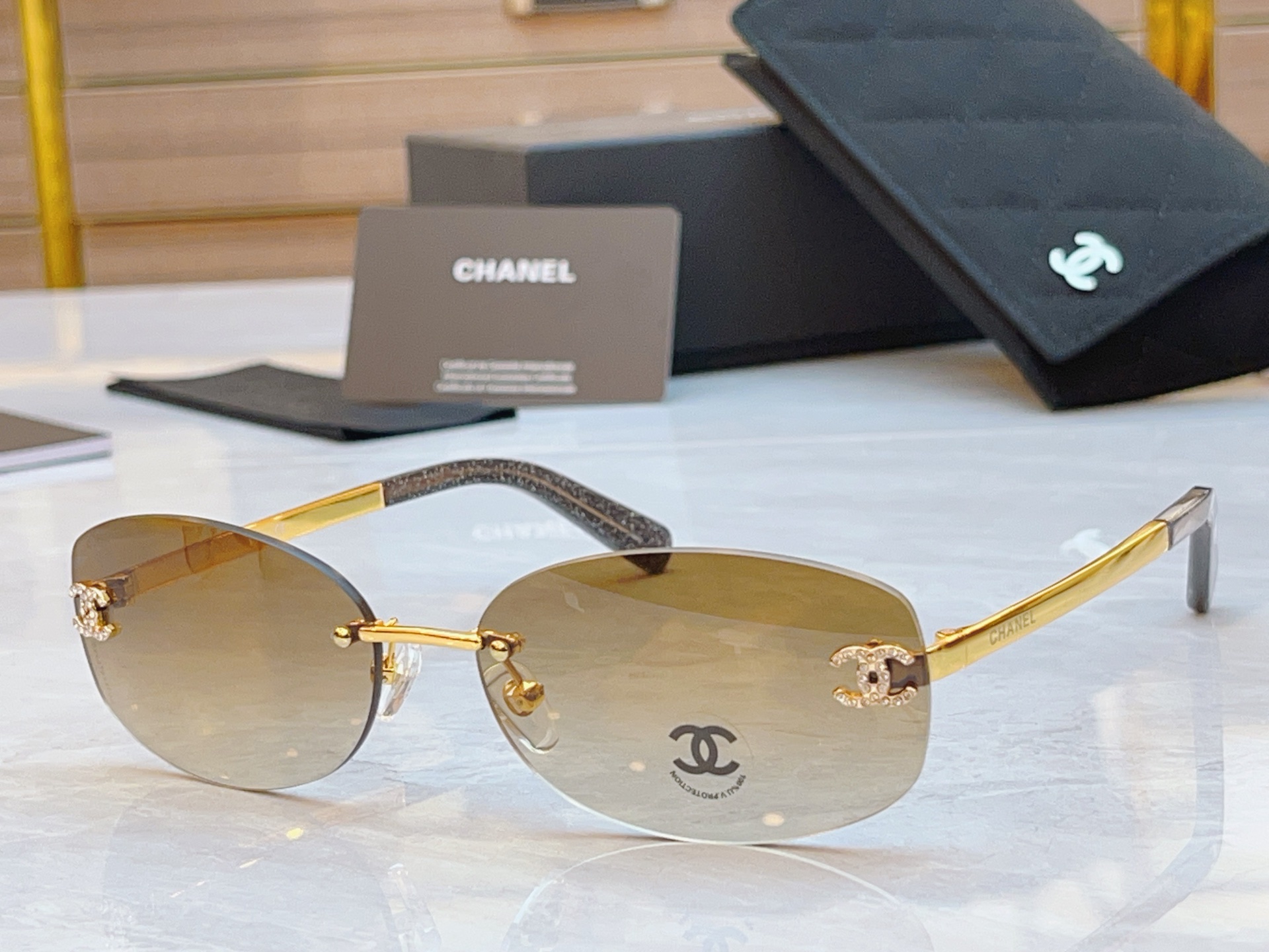 ，【CHAN*】香奈*儿新款太阳镜，
MODEL：CH71559，SIZE：62口16-145