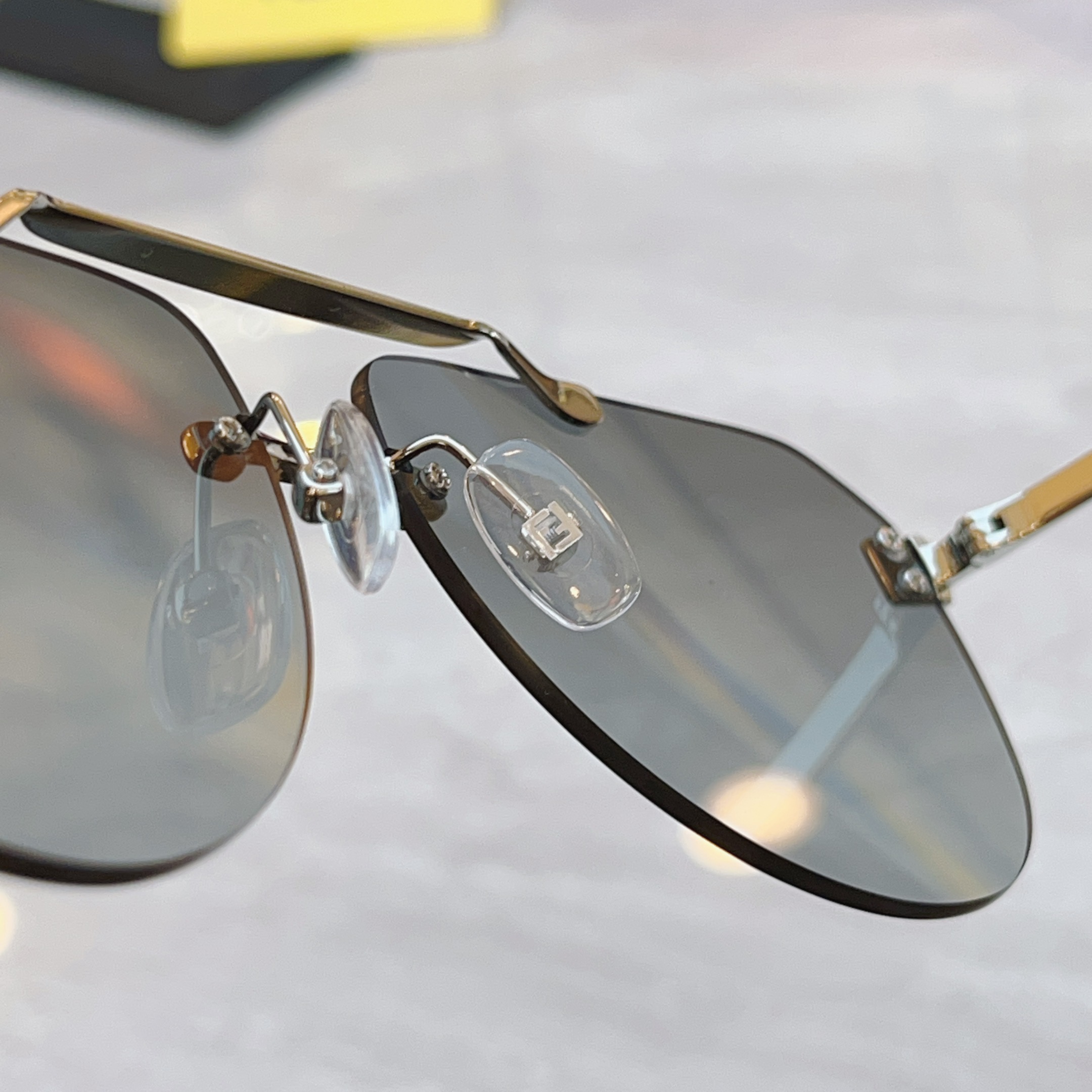 ，【FEN*】芬*迪新款太阳镜🕶️，
MODEL：FE40115U，SIZE：63口14-145