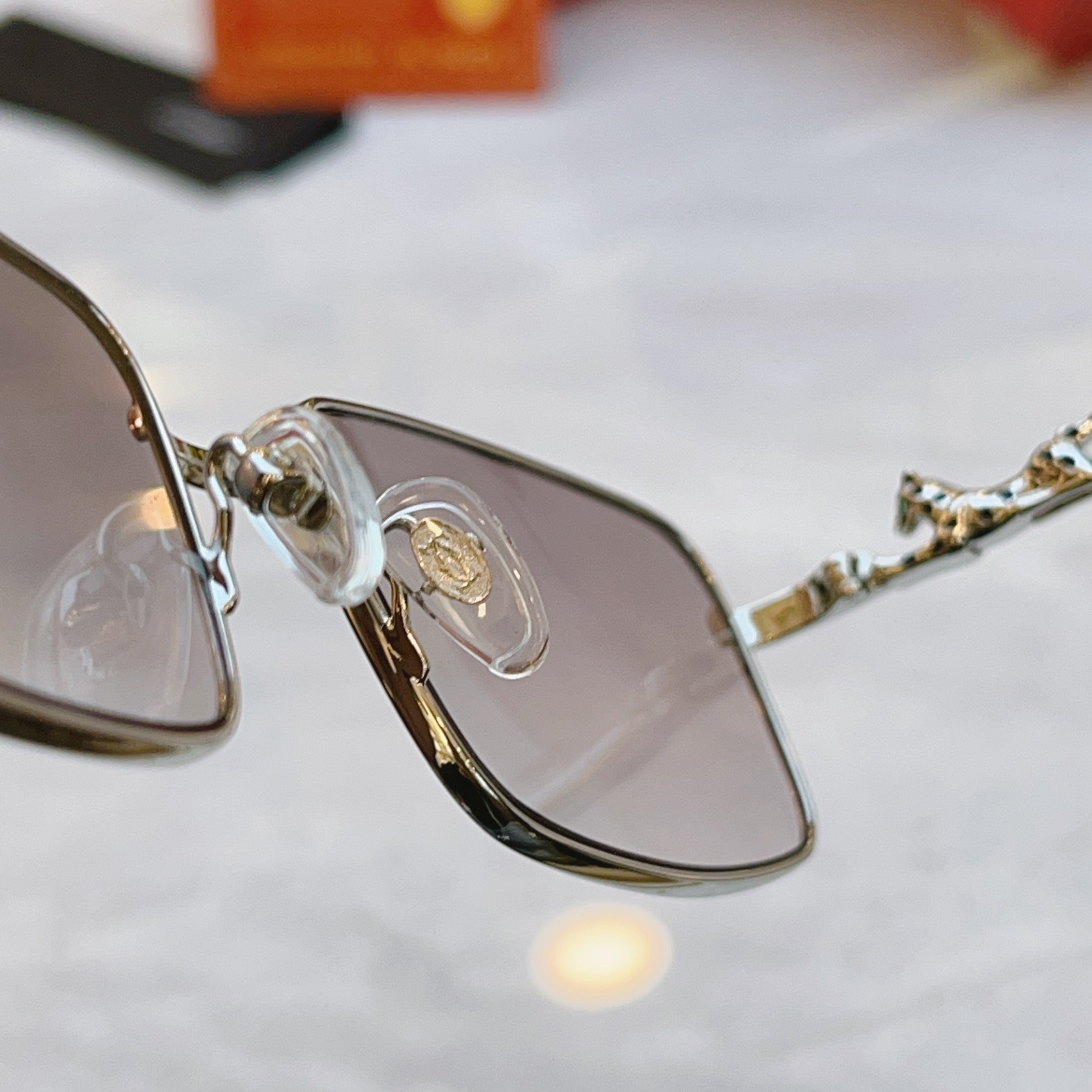 太阳 变色，【CARTIE*】卡地*亚新款太阳镜，CT01590O，size 56口19-142