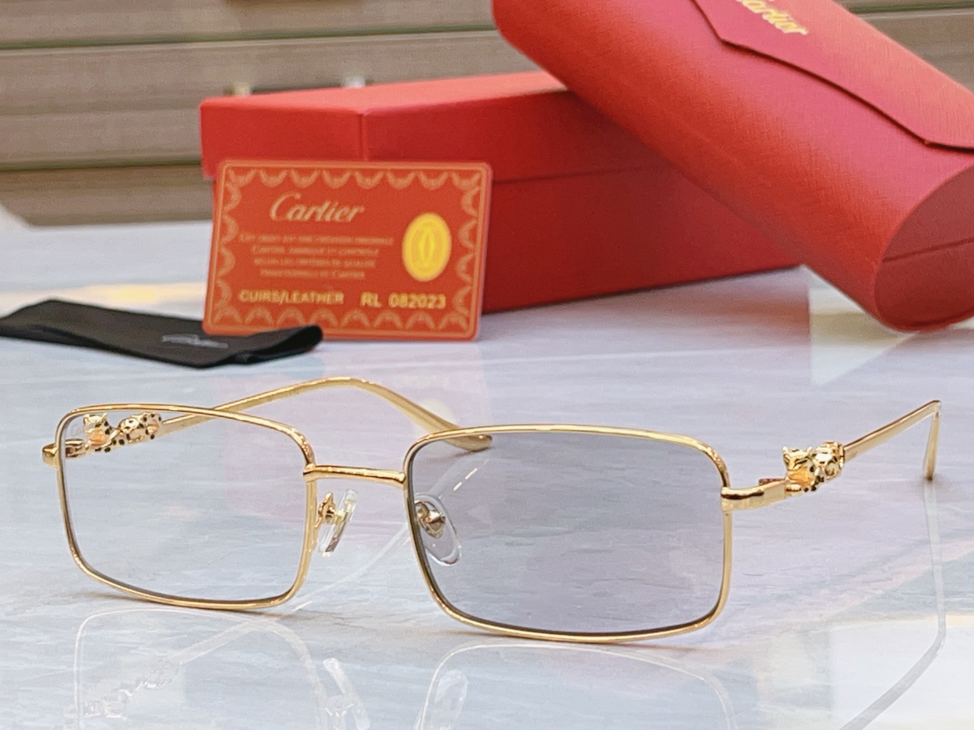 太阳 变色，【CARTIE*】卡地*亚新款太阳镜，CT01590O，size 56口19-142