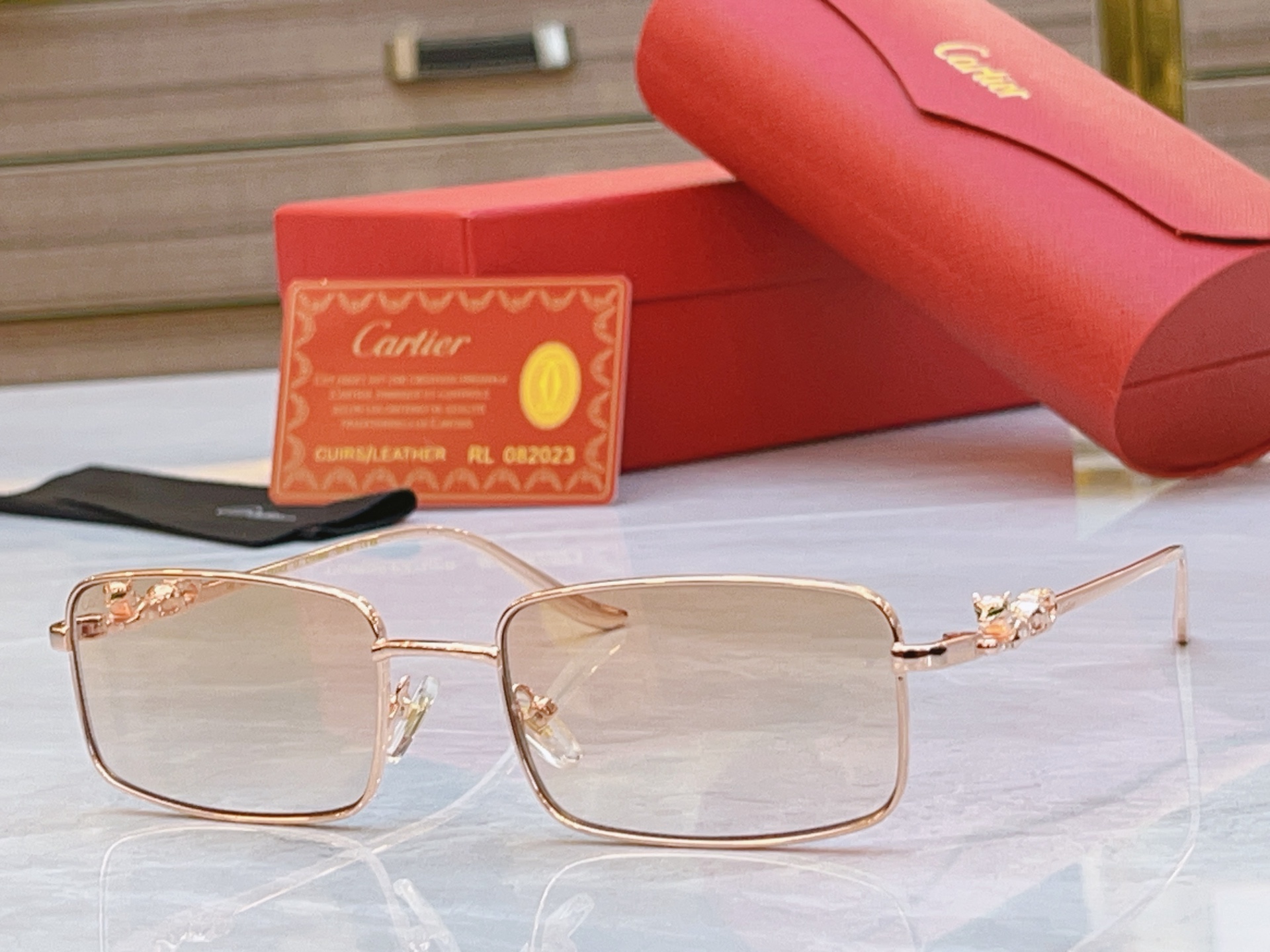 太阳 变色，【CARTIE*】卡地*亚新款太阳镜，CT01590O，size 56口19-142