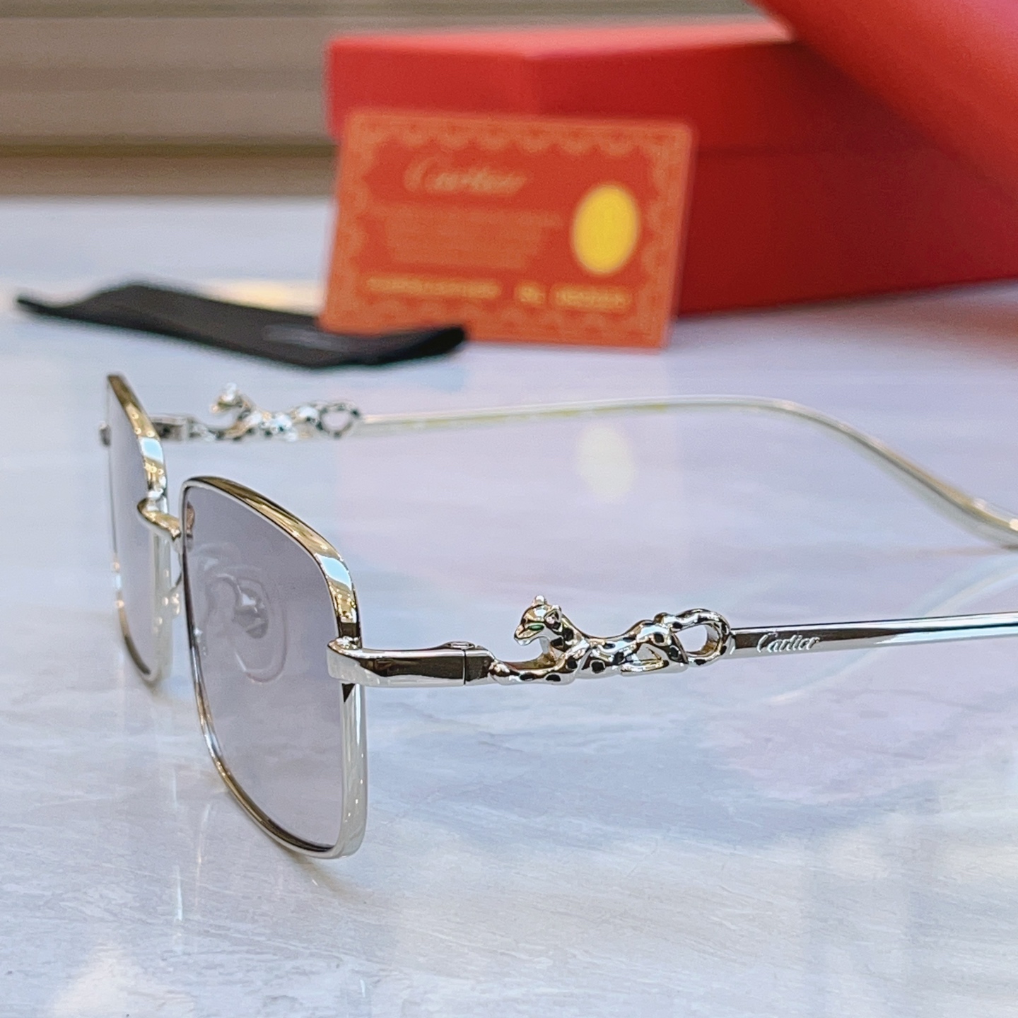 太阳 变色，【CARTIE*】卡地*亚新款太阳镜，CT01590O，size 56口19-142