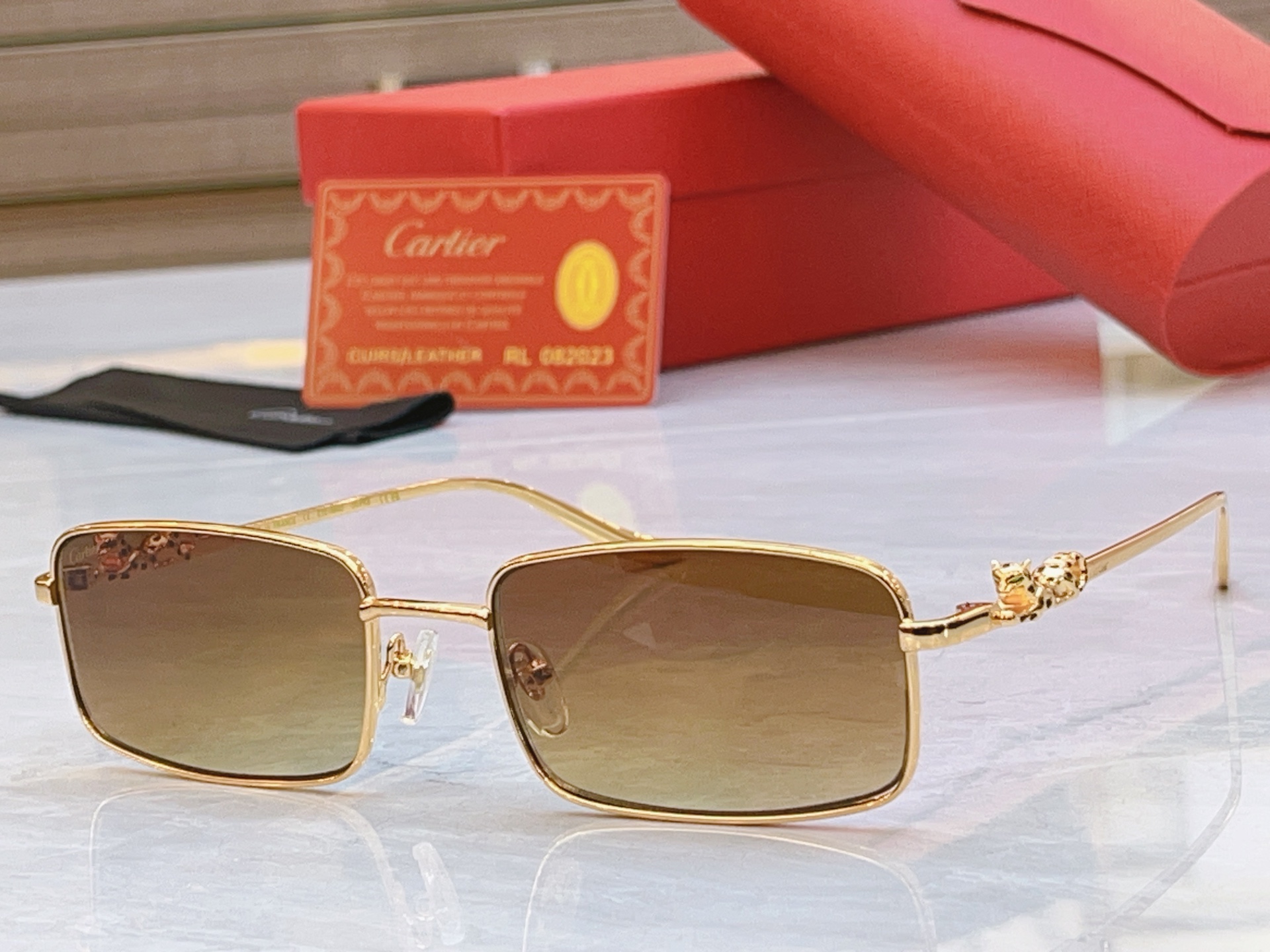 太阳 变色，【CARTIE*】卡地*亚新款太阳镜，CT01590O，size 56口19-142
