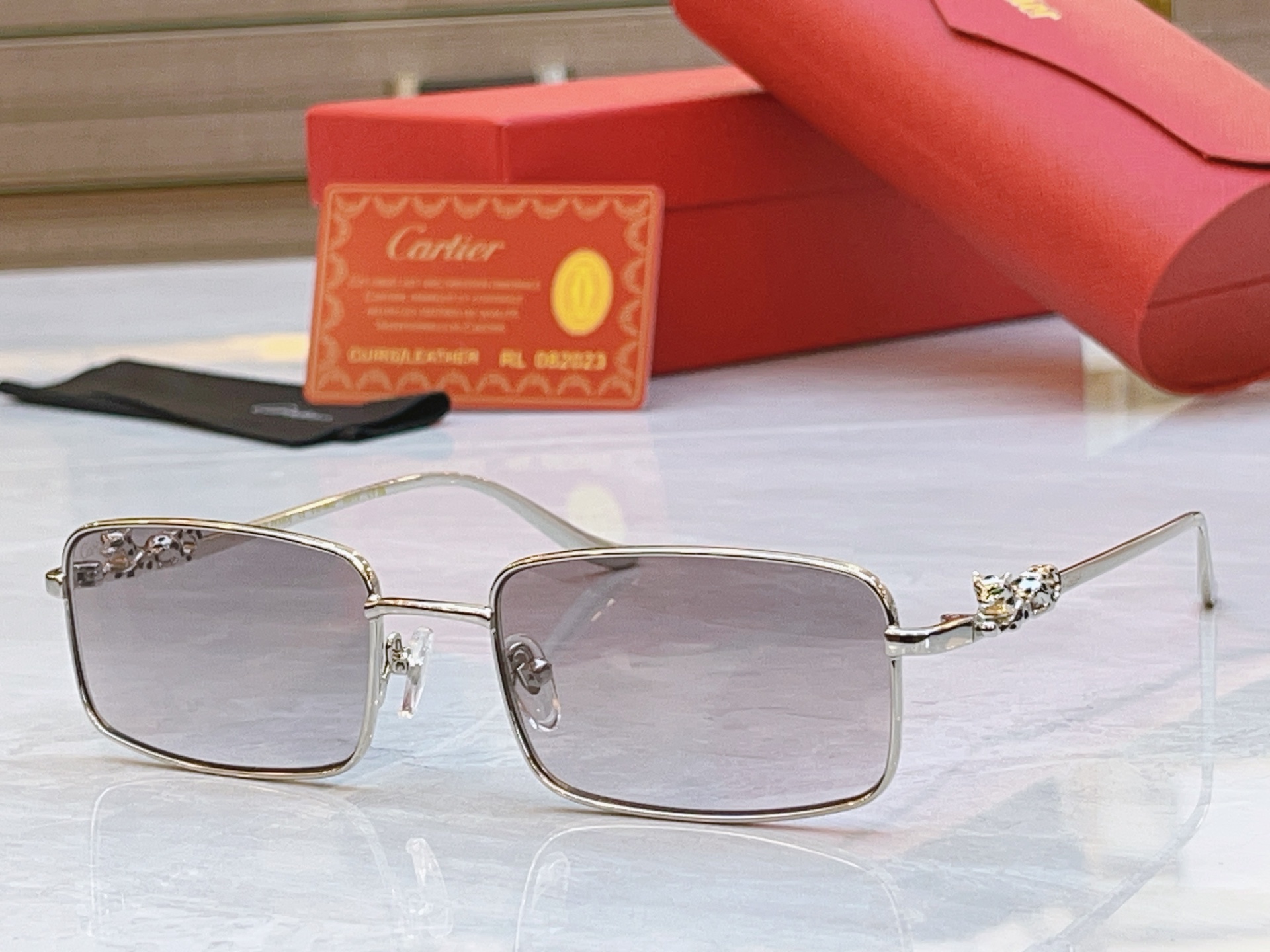 太阳 变色，【CARTIE*】卡地*亚新款太阳镜，CT01590O，size 56口19-142