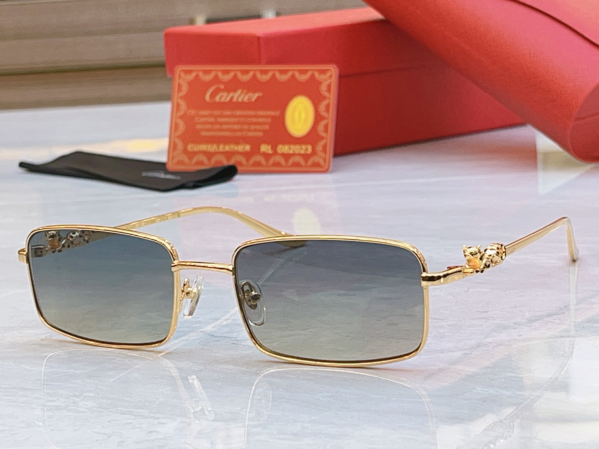 太阳 变色，【CARTIE*】卡地*亚新款太阳镜，CT01590O，size 56口19-142