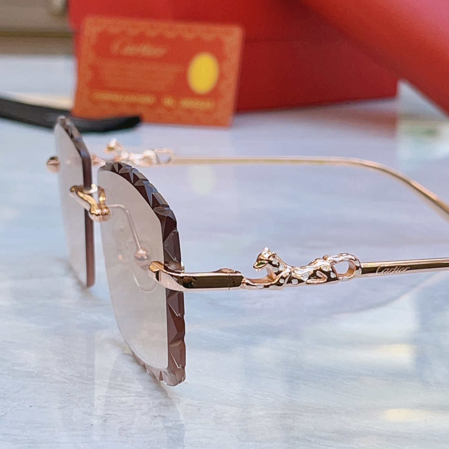 太阳 变色，【CARTIE*】卡地*亚新款太阳镜，CT01591O，size 57口17-142