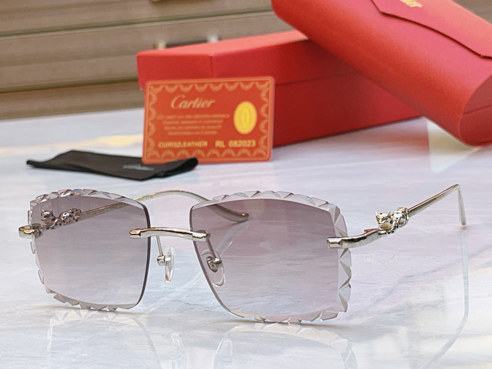 太阳 变色，【CARTIE*】卡地*亚新款太阳镜，CT01591O，size 57口17-142