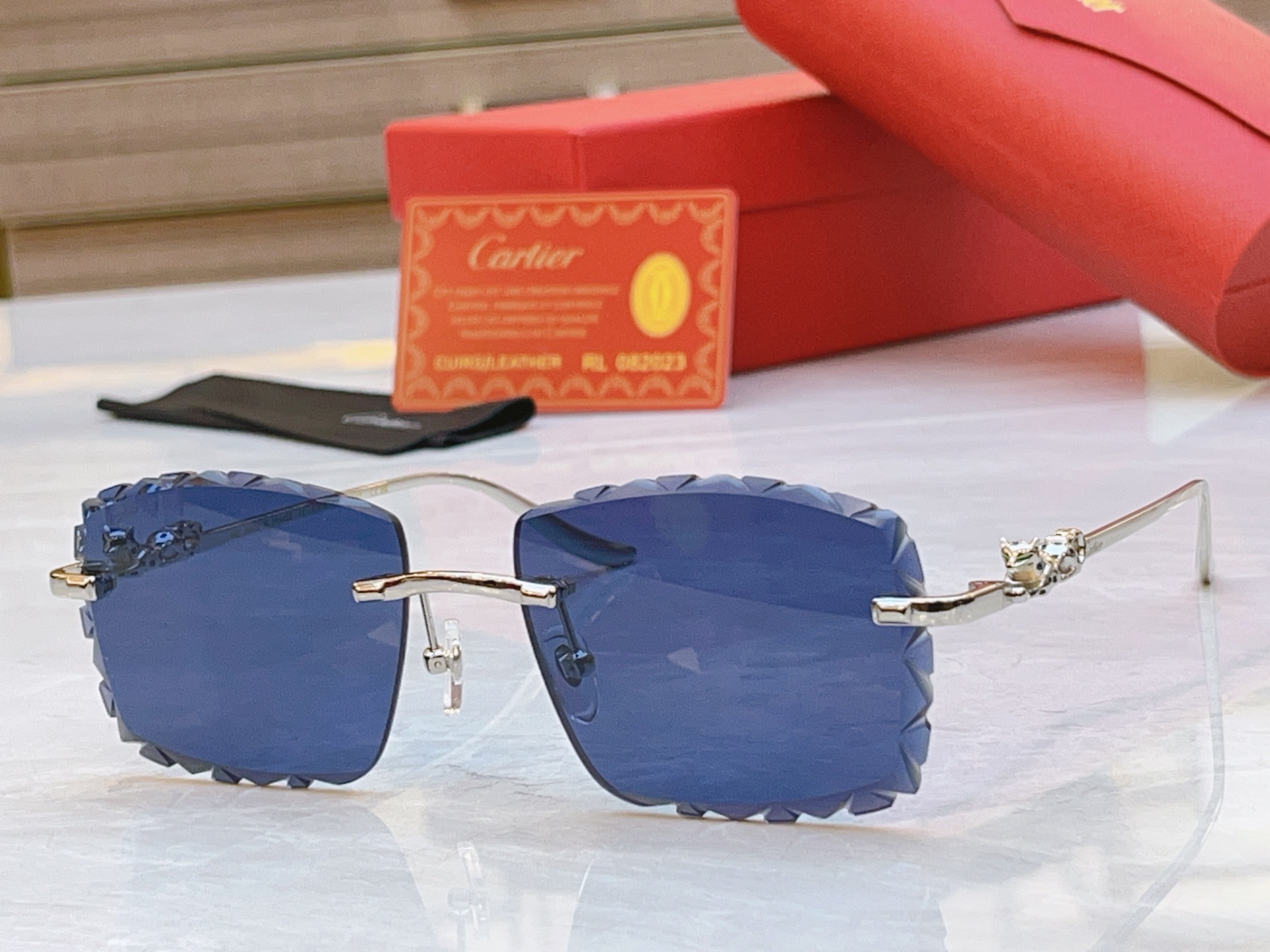 太阳 变色，【CARTIE*】卡地*亚新款太阳镜，CT01591O，size 57口17-142