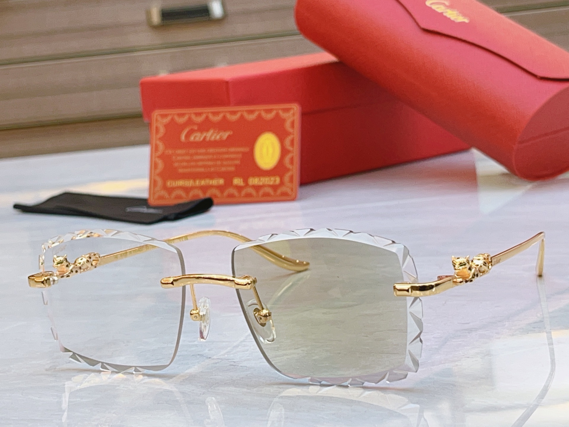太阳 变色，【CARTIE*】卡地*亚新款太阳镜，CT01591O，size 57口17-142