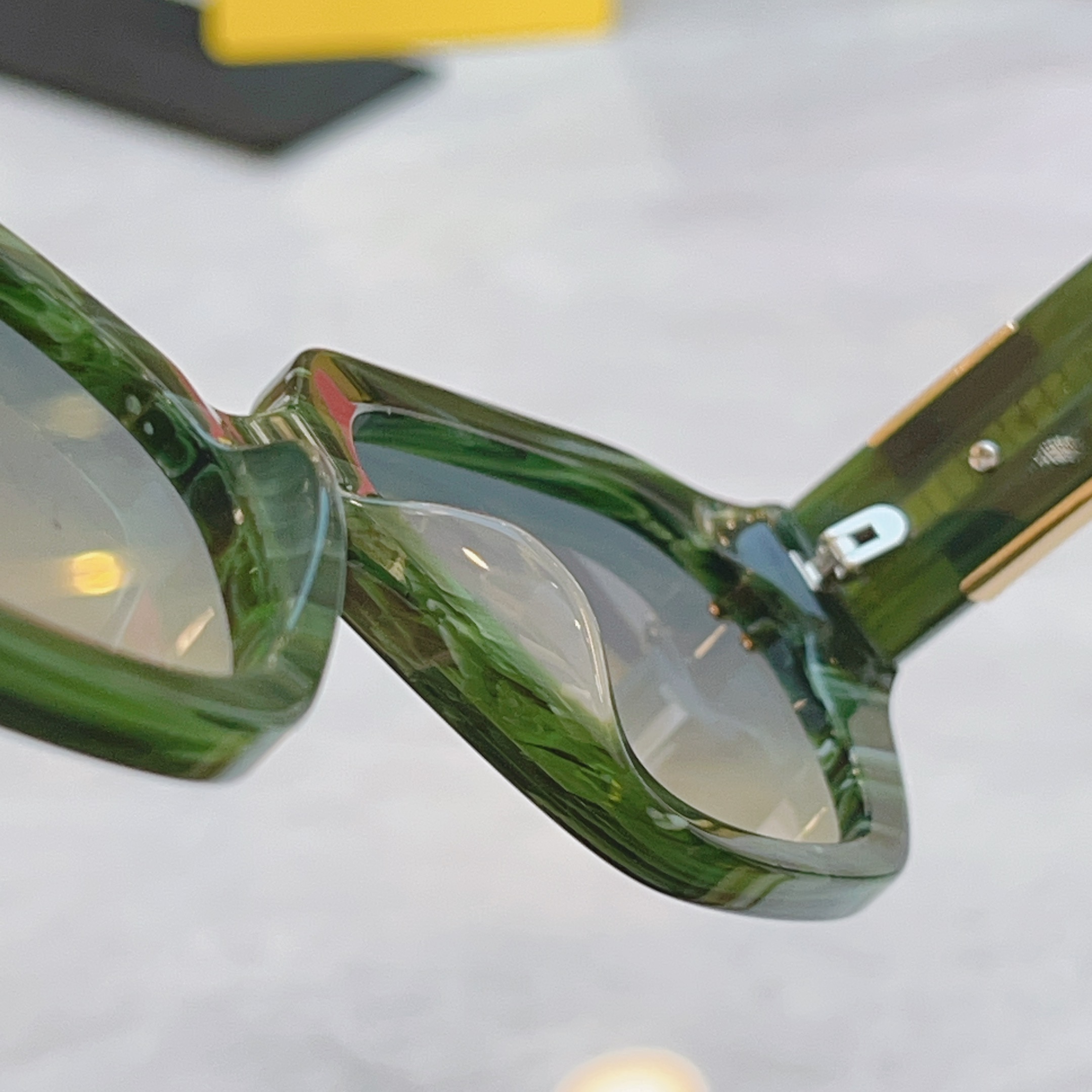 ，【FEN*】芬*迪新款太阳镜🕶️，
MODEL：M2150/F/S，SIZE：66口14-145