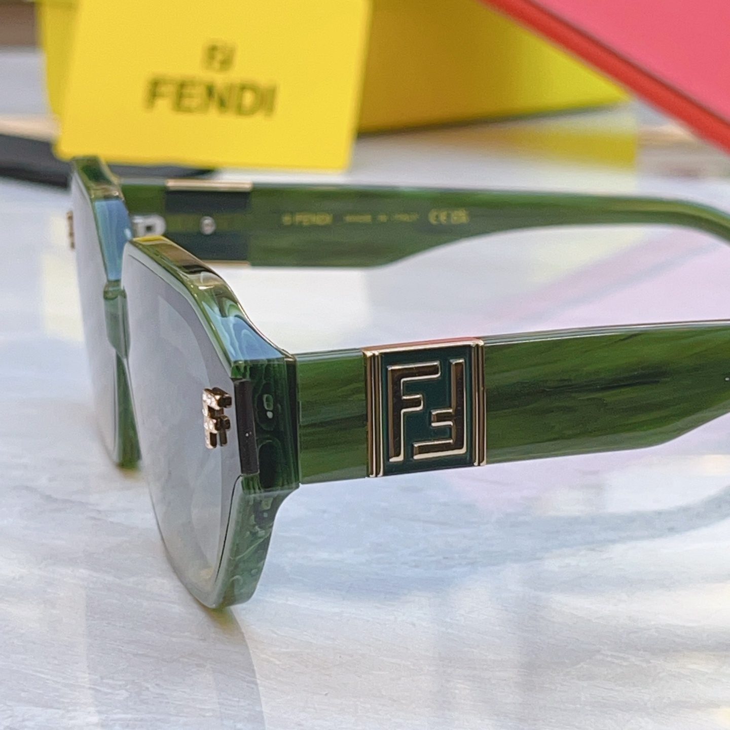 ，【FEN*】芬*迪新款太阳镜🕶️，
MODEL：M2150/F/S，SIZE：66口14-145