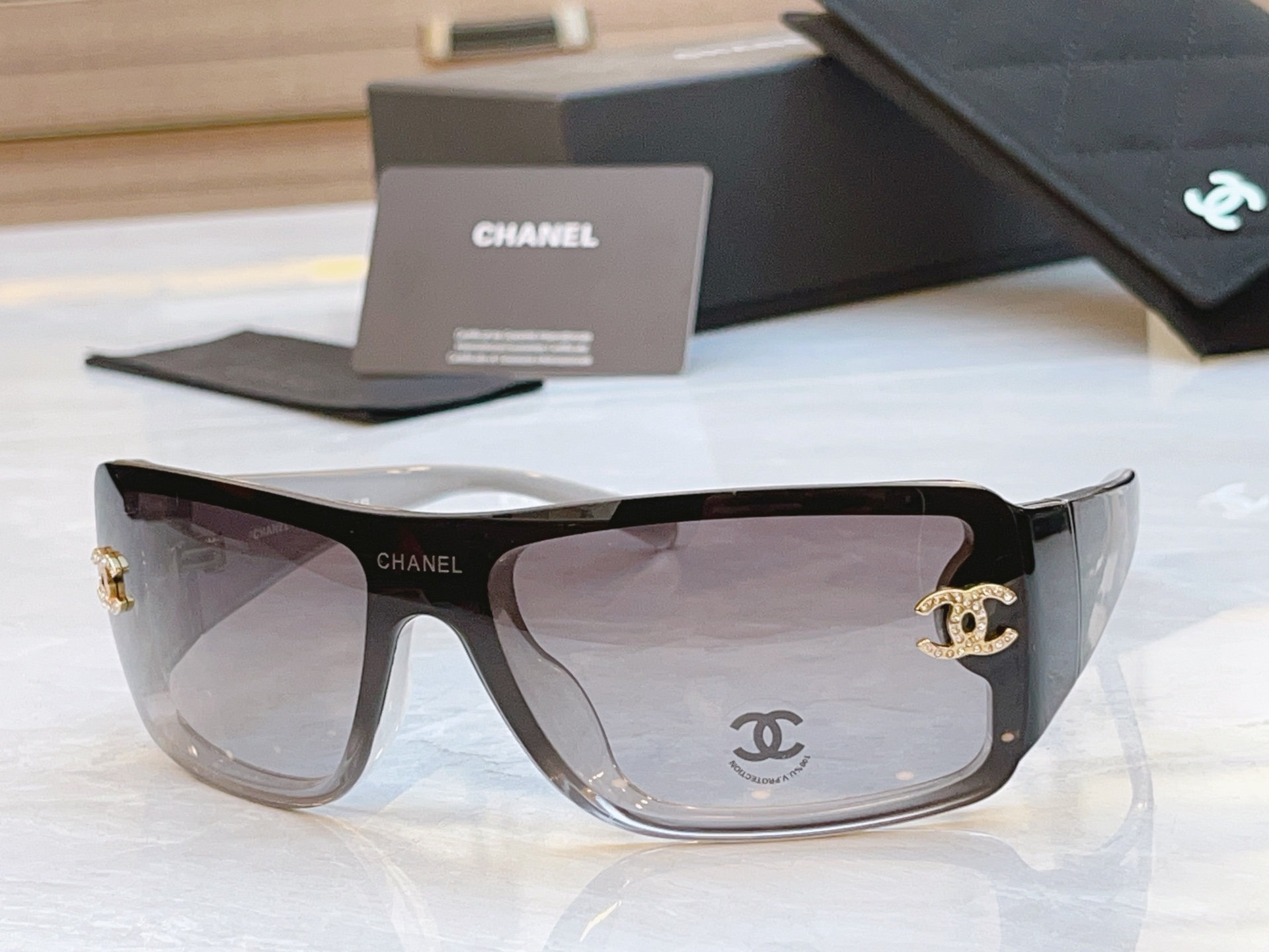 ，【CHAN*】香奈*儿新款太阳镜，
MODEL：5088-B，SIZE：120