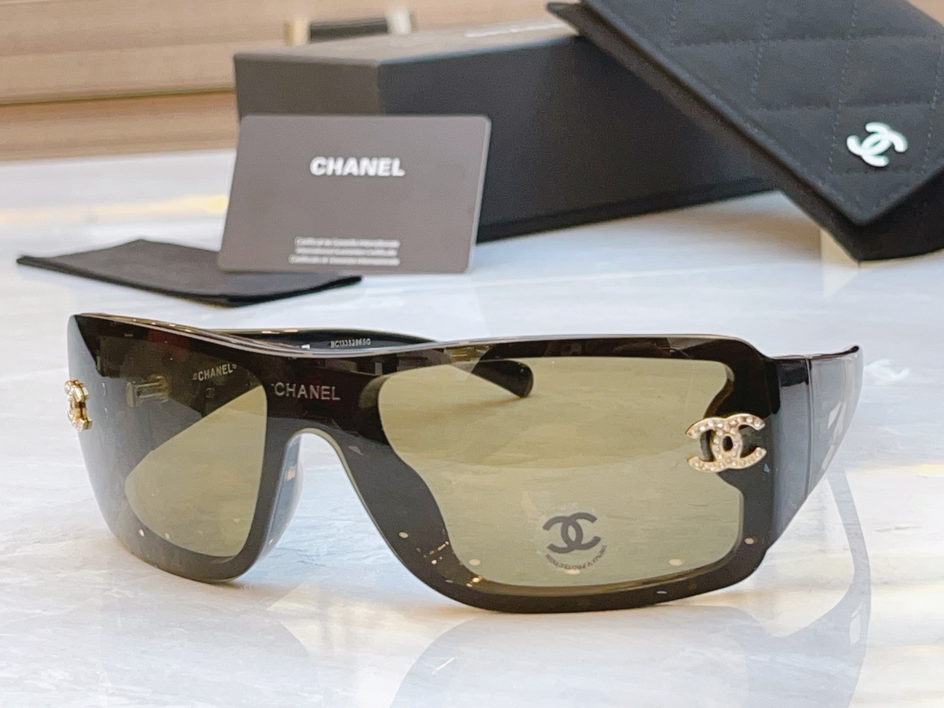 ，【CHAN*】香奈*儿新款太阳镜，
MODEL：5088-B，SIZE：120