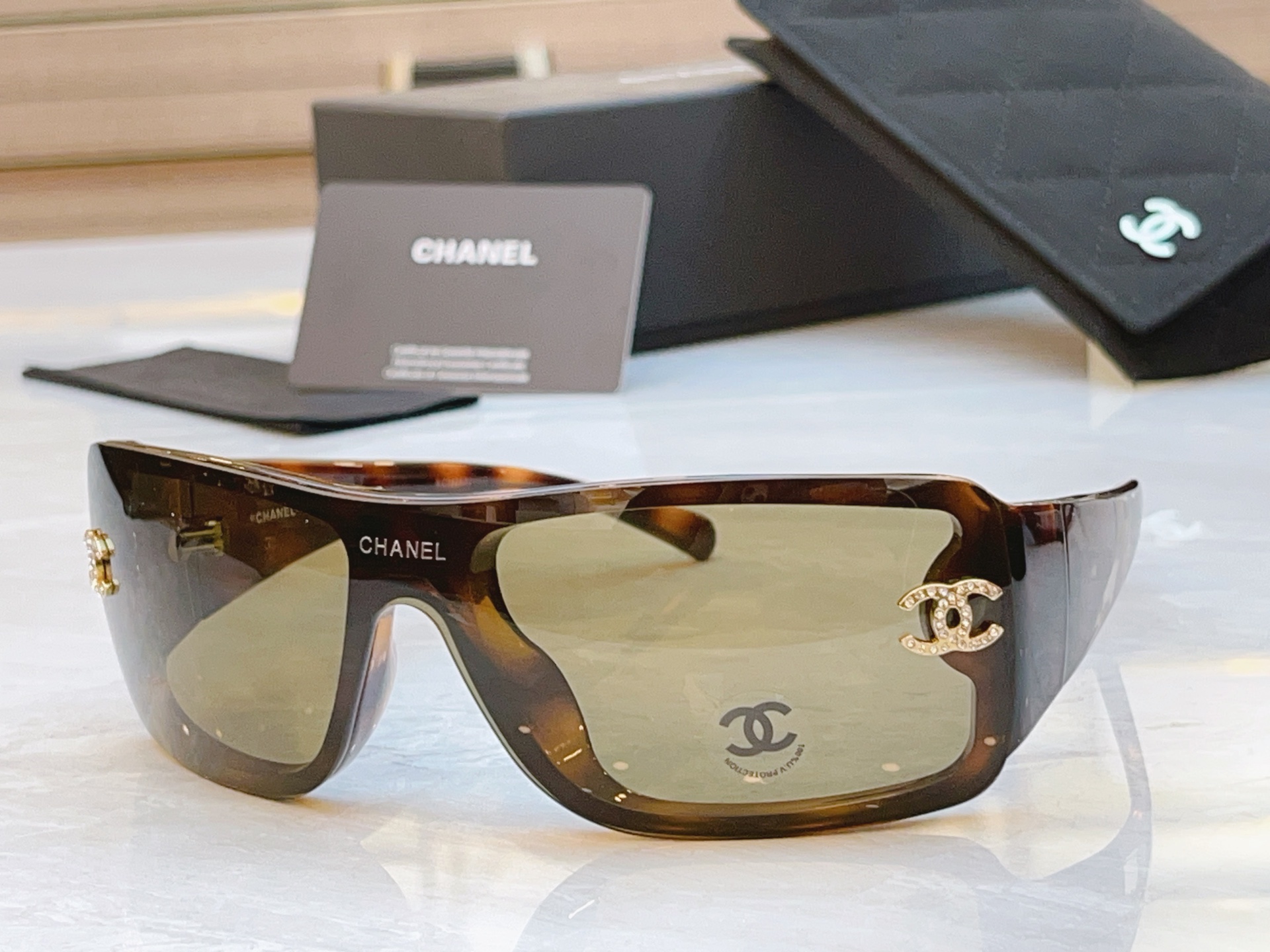 ，【CHAN*】香奈*儿新款太阳镜，
MODEL：5088-B，SIZE：120