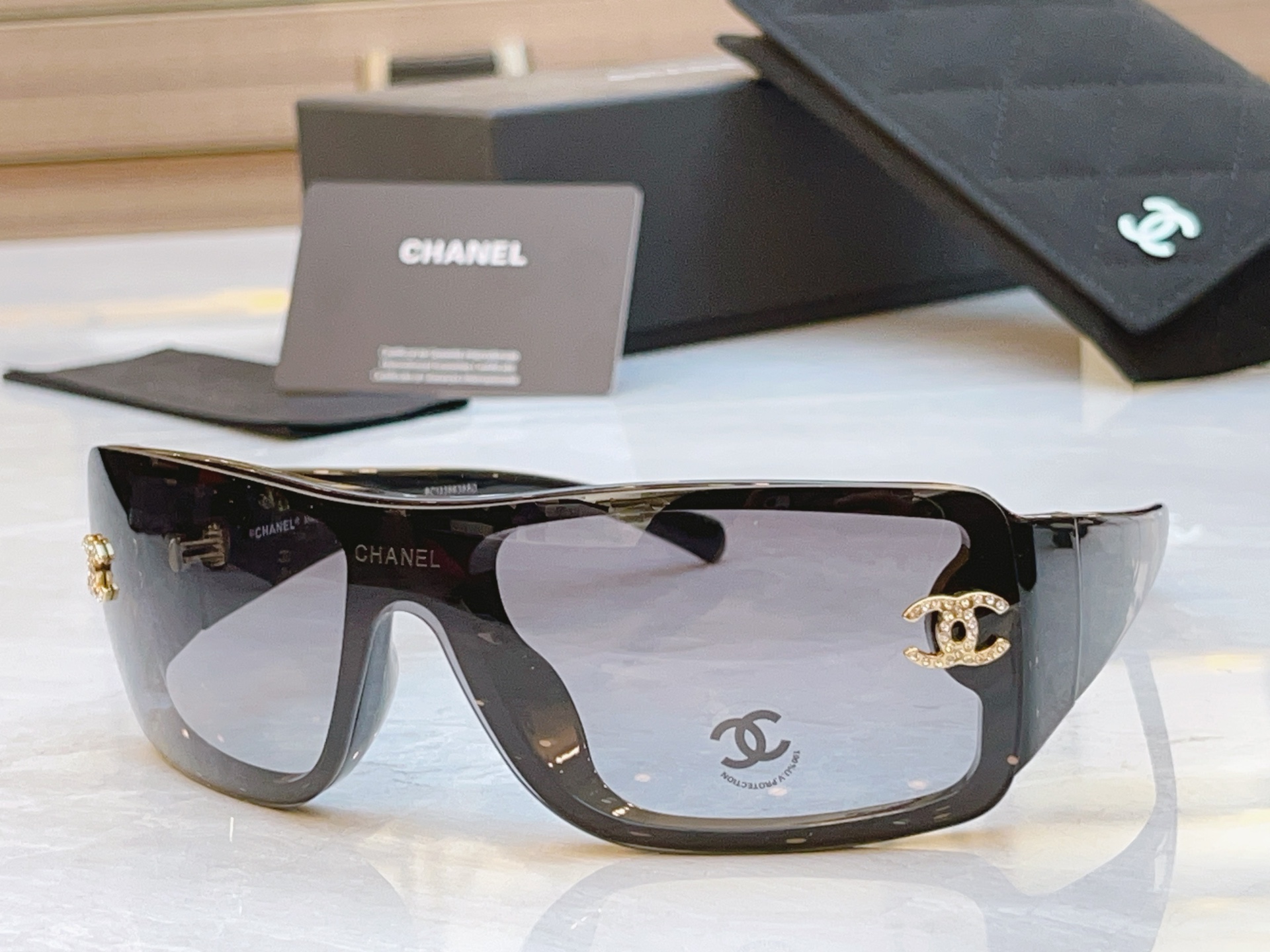 ，【CHAN*】香奈*儿新款太阳镜，
MODEL：5088-B，SIZE：120