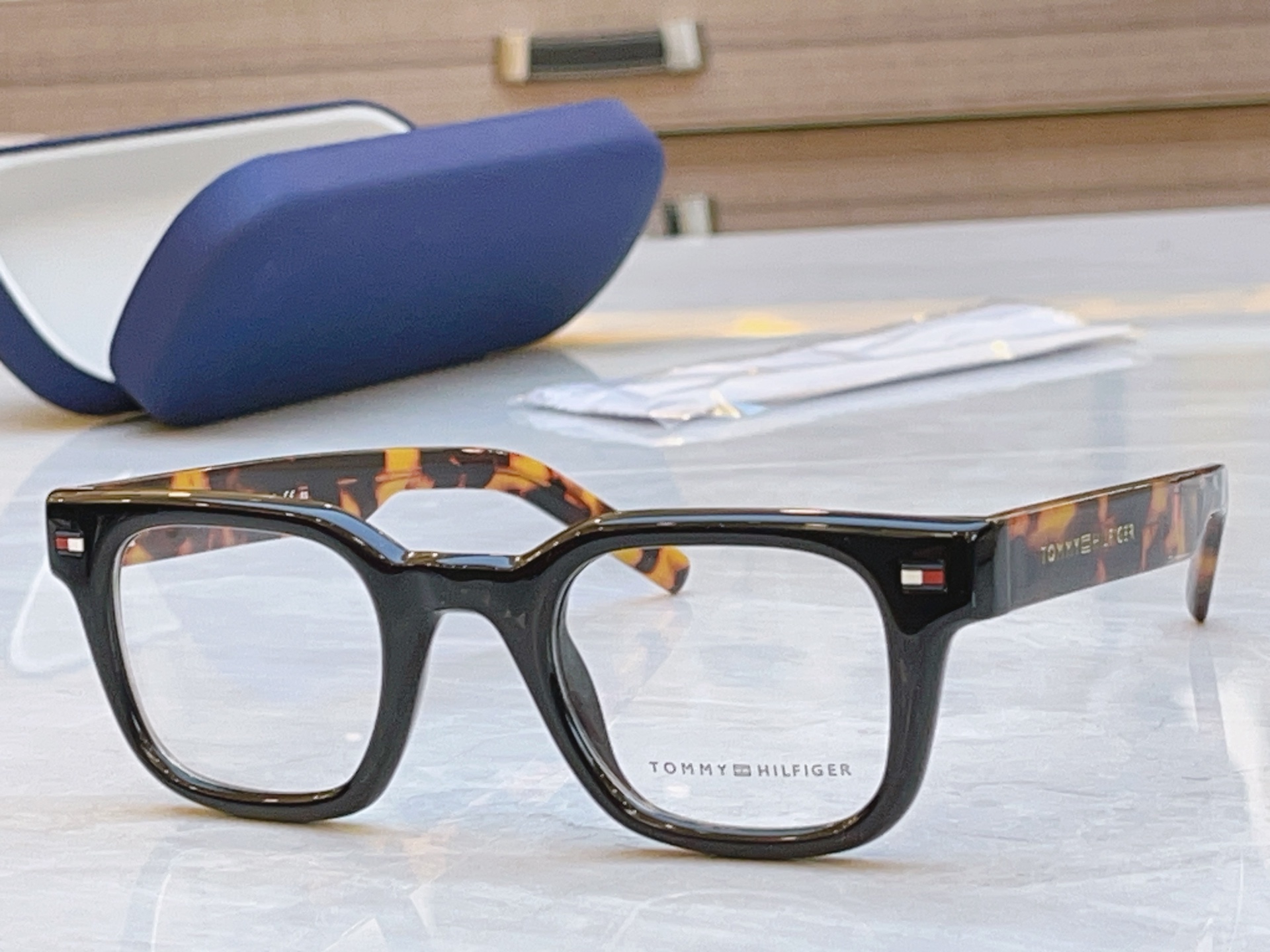 ，【TOMMY HILFIGE*】新款眼镜架
MODEL：TH2133，SIZE：46口25-145