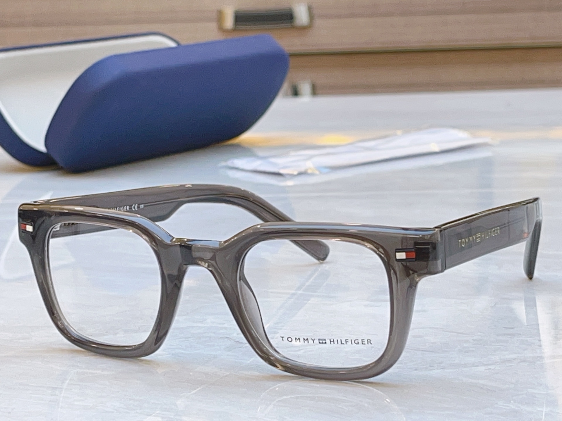 ，【TOMMY HILFIGE*】新款眼镜架
MODEL：TH2133，SIZE：46口25-145