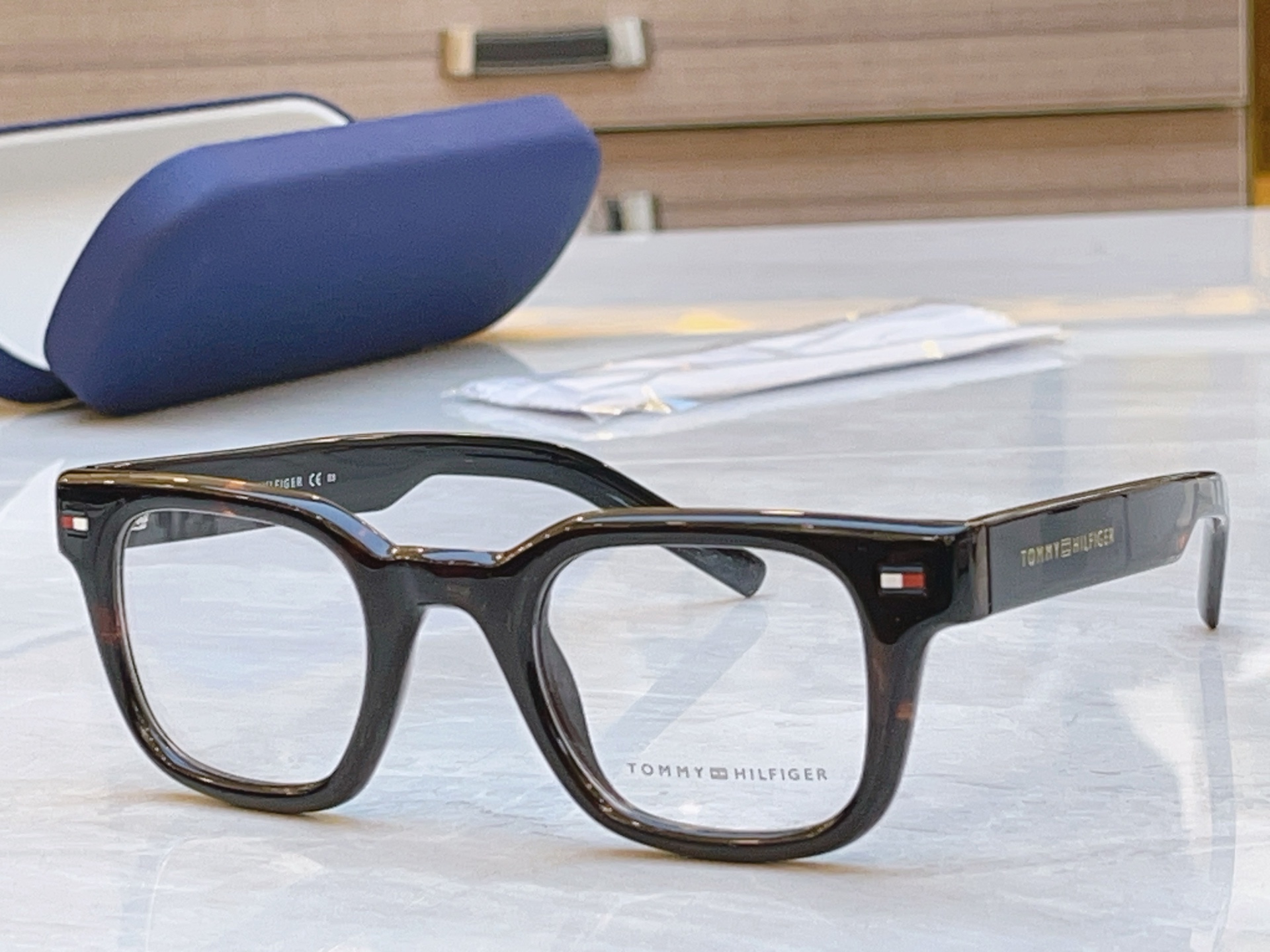 ，【TOMMY HILFIGE*】新款眼镜架
MODEL：TH2133，SIZE：46口25-145