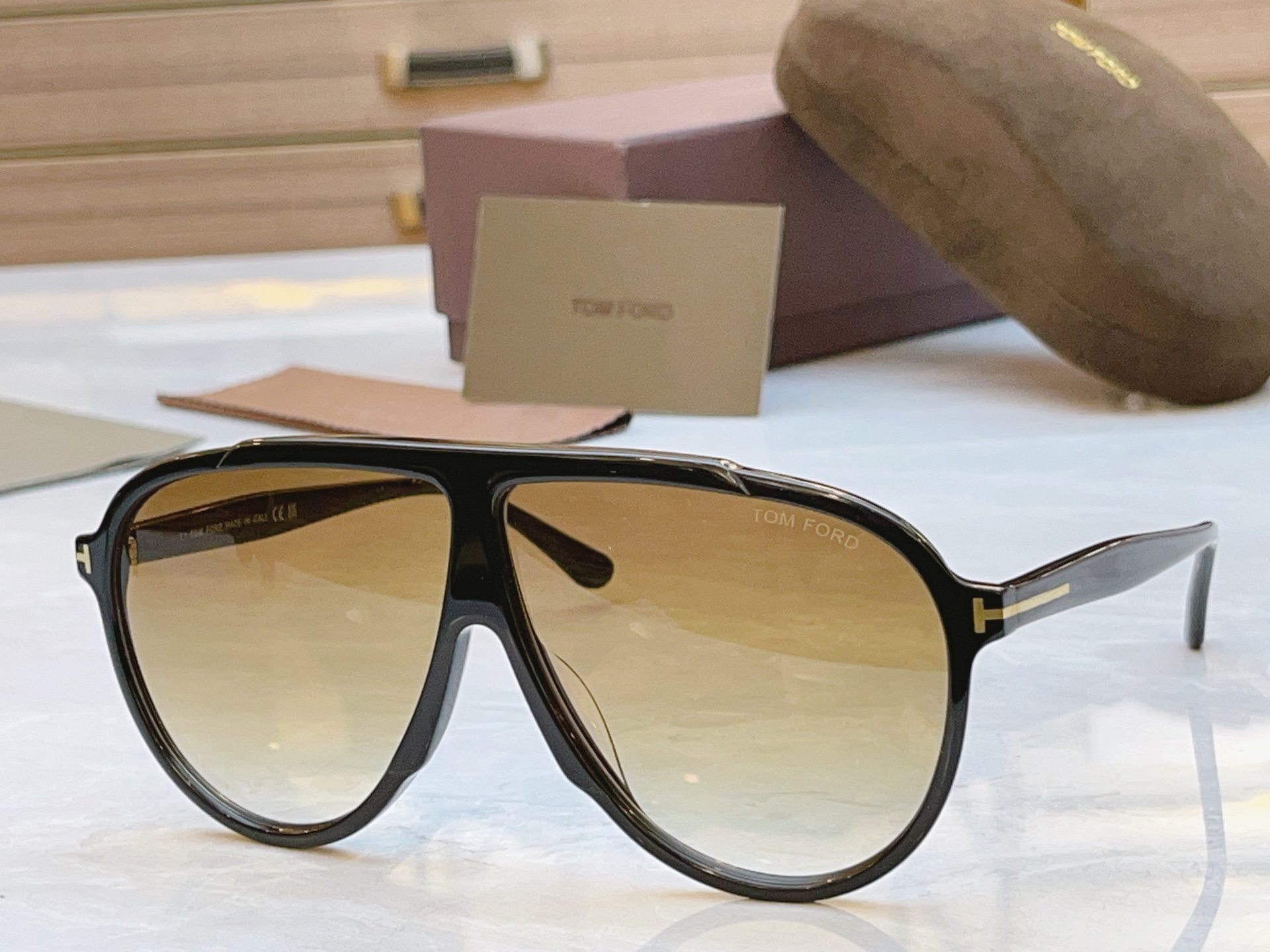 ，【TOM FOR*】汤姆*福特新款太阳镜🕶️，MODEL：FT1211，SIZE：65口5-140