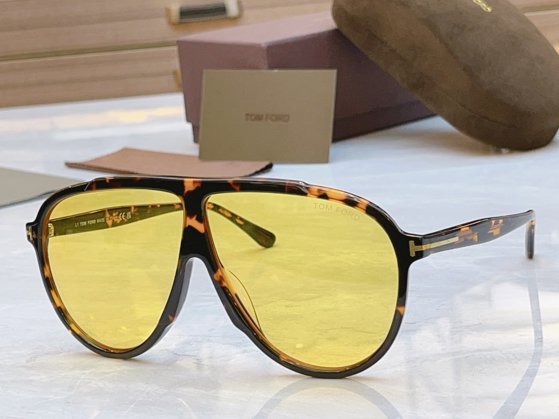 ，【TOM FOR*】汤姆*福特新款太阳镜🕶️，MODEL：FT1211，SIZE：65口5-140