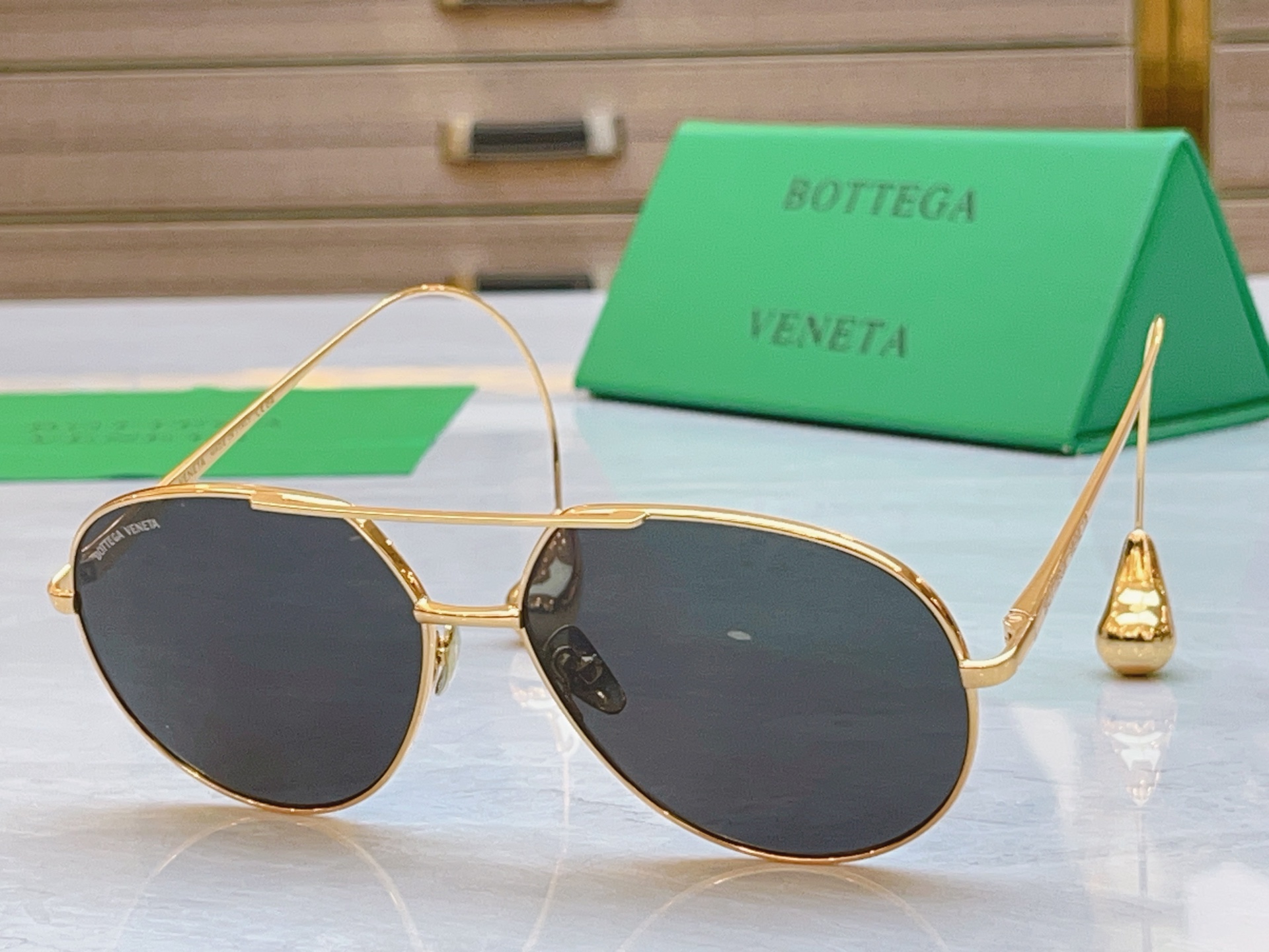 ，【BOTTEGA VENET*】宝缇*嘉新款太阳镜，MODEL：BV1701A，SIZE：58口14-