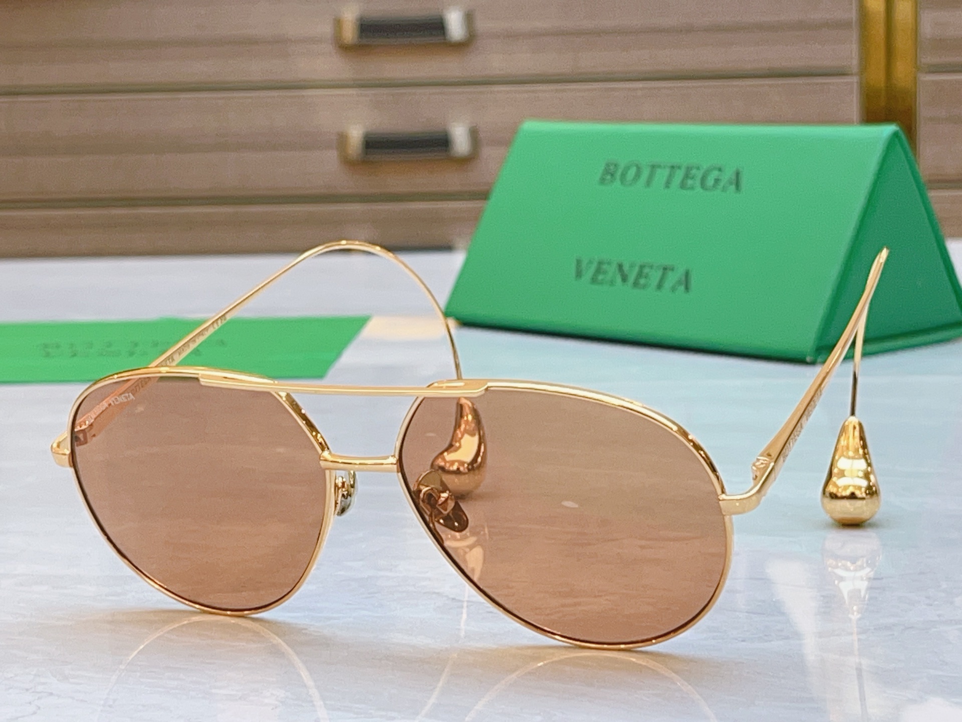 ，【BOTTEGA VENET*】宝缇*嘉新款太阳镜，MODEL：BV1701A，SIZE：58口14-