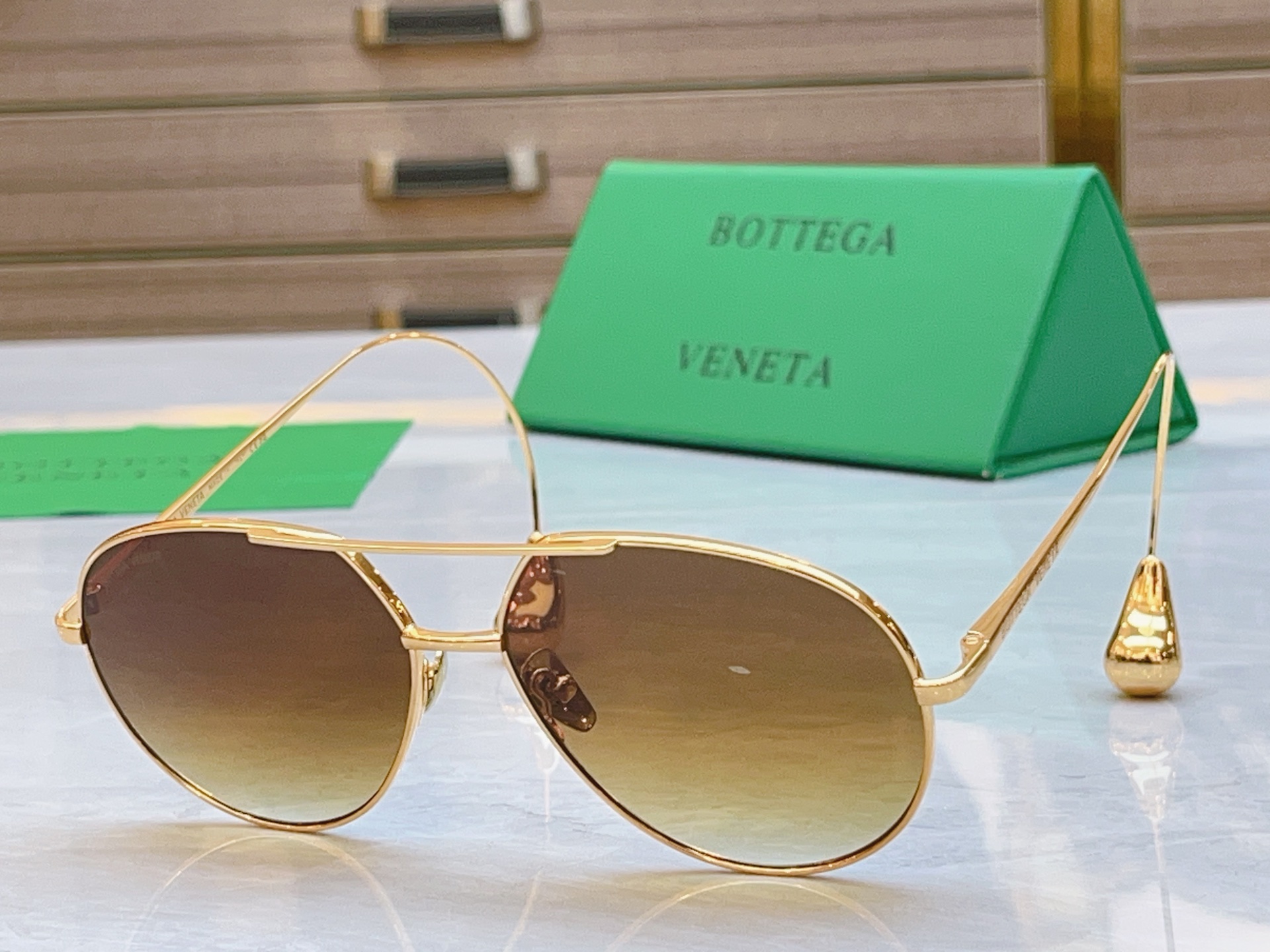 ，【BOTTEGA VENET*】宝缇*嘉新款太阳镜，MODEL：BV1701A，SIZE：58口14-