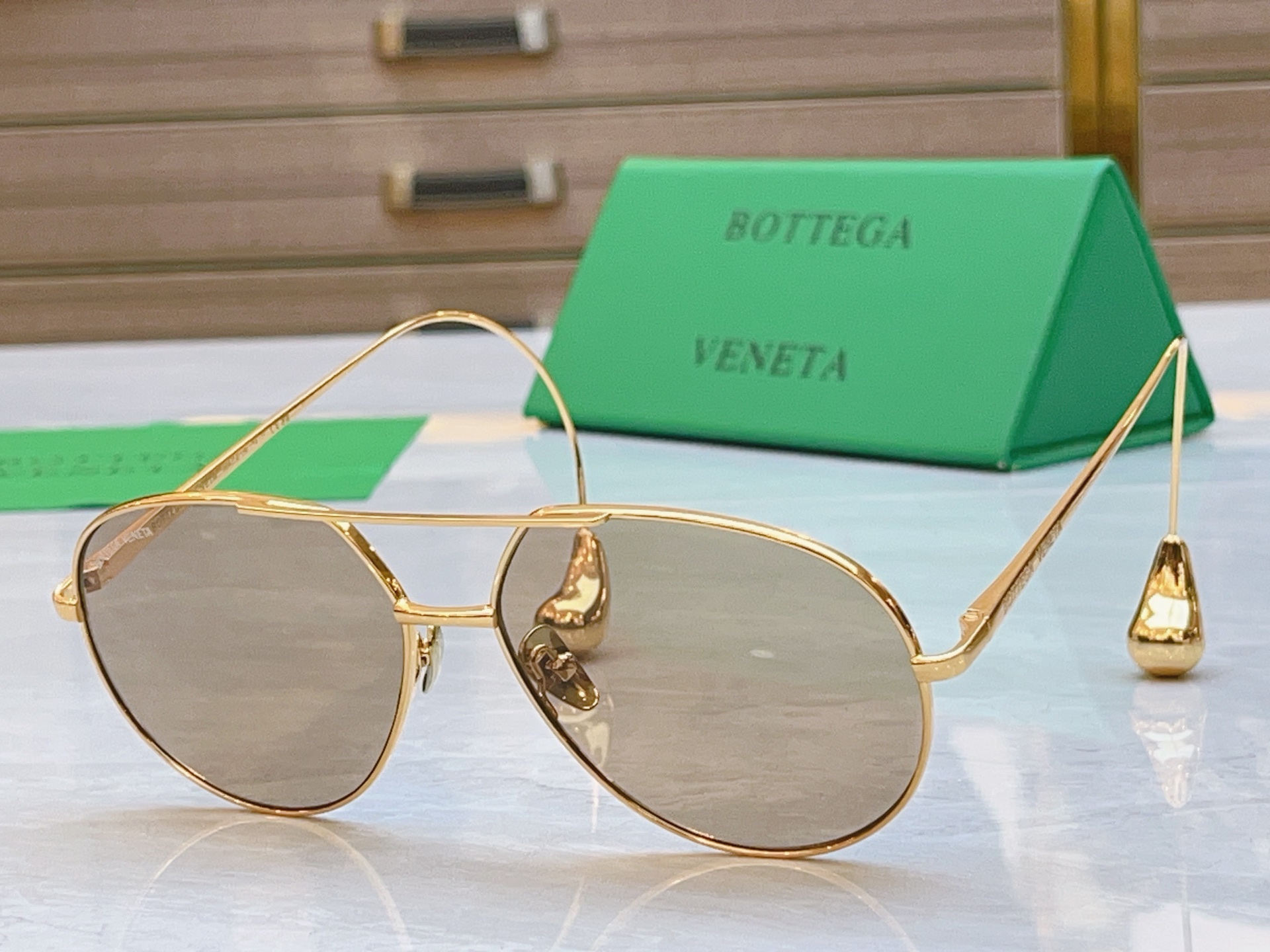 ，【BOTTEGA VENET*】宝缇*嘉新款太阳镜，MODEL：BV1701A，SIZE：58口14-