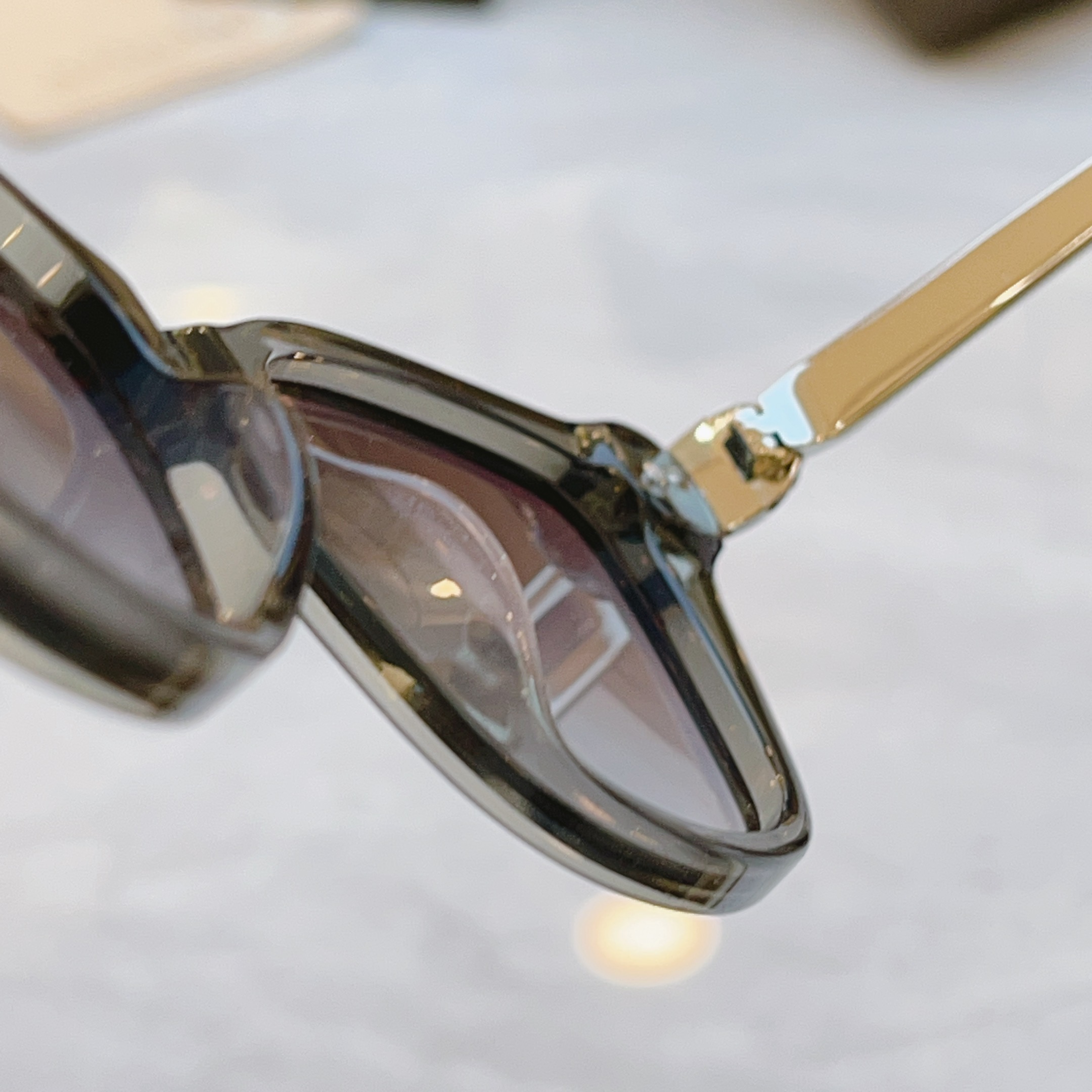 ，【BVLGA*】宝格*丽新款太阳镜，MODEL：BV 50055I，SIZE：51口16-140