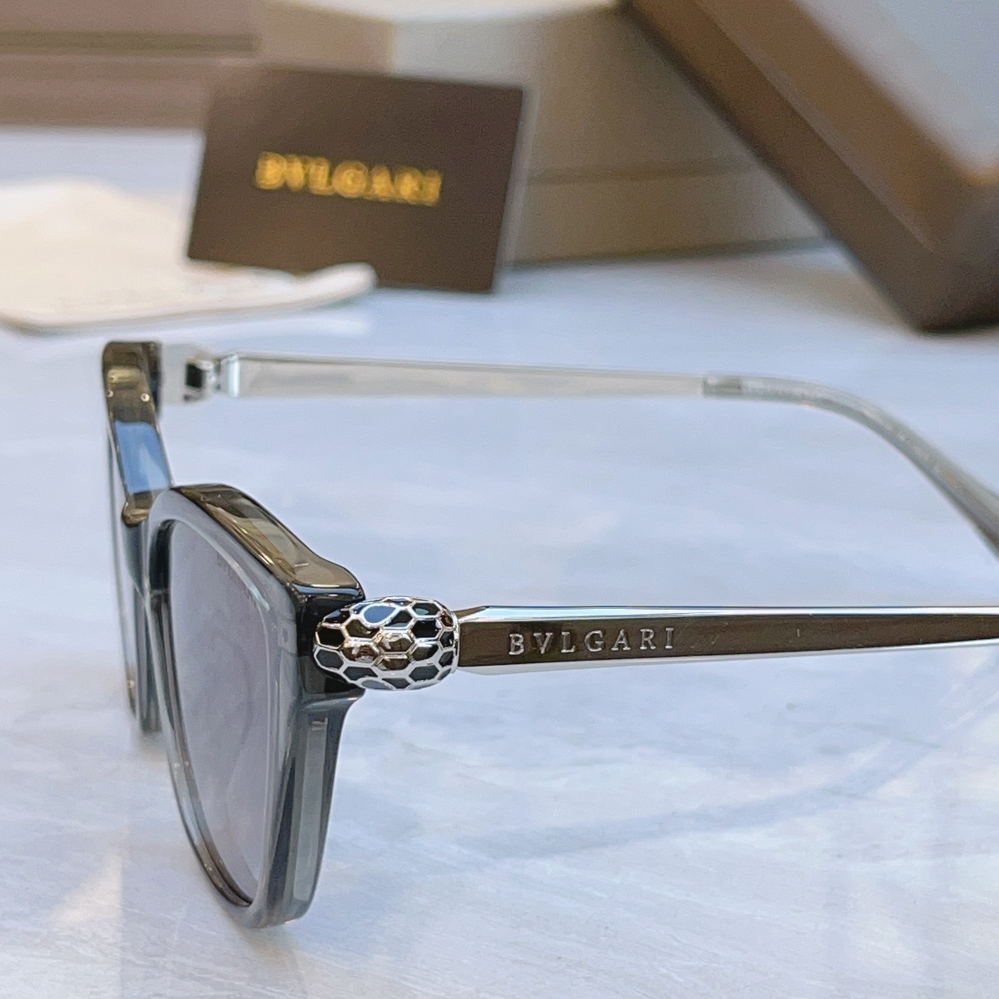 ，【BVLGA*】宝格*丽新款太阳镜，MODEL：BV 50055I，SIZE：51口16-140