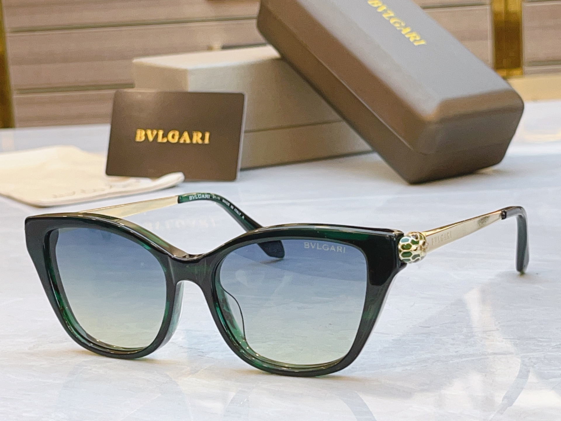 ，【BVLGA*】宝格*丽新款太阳镜，MODEL：BV 50055I，SIZE：51口16-140