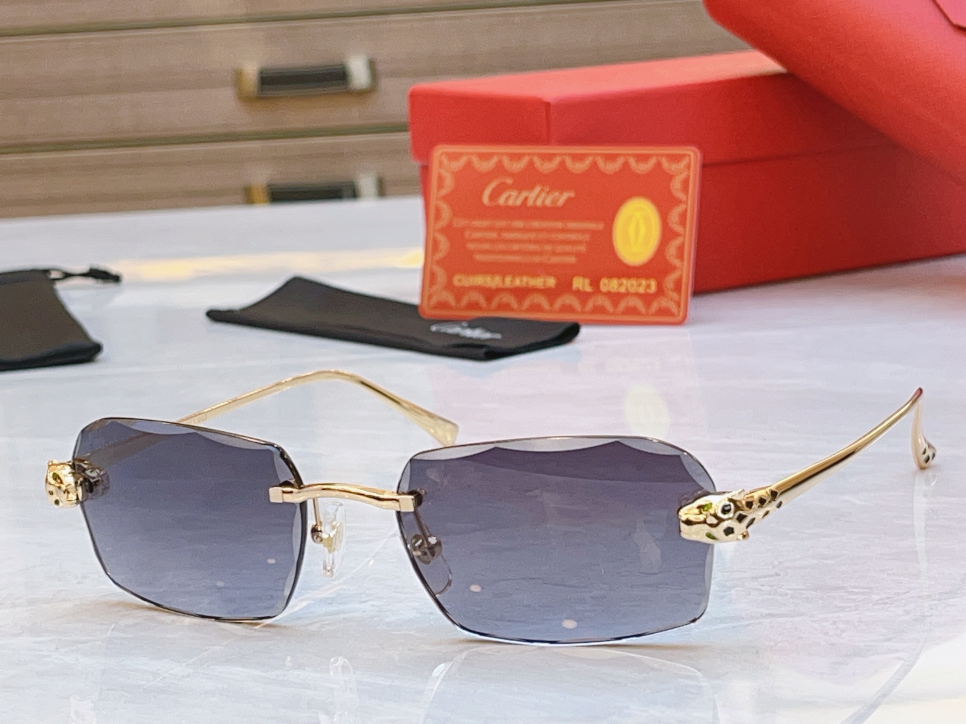 ，【CARTIE*】卡地*亚新款太阳镜，Mod:CT0494O，Size:56口18-140