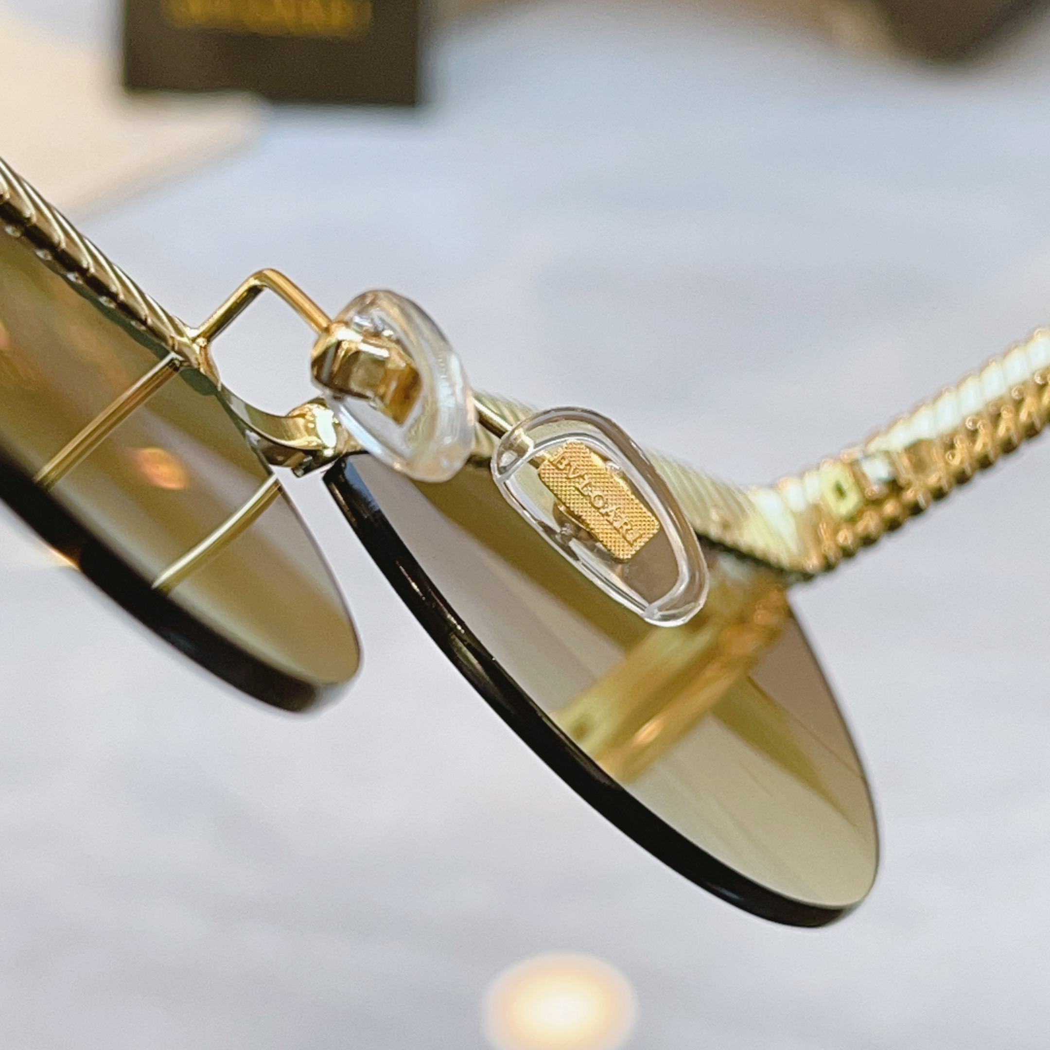 ，【BVLGA*】宝格*丽新款太阳镜，MODEL：BV 40056U，SIZE：61口12-145