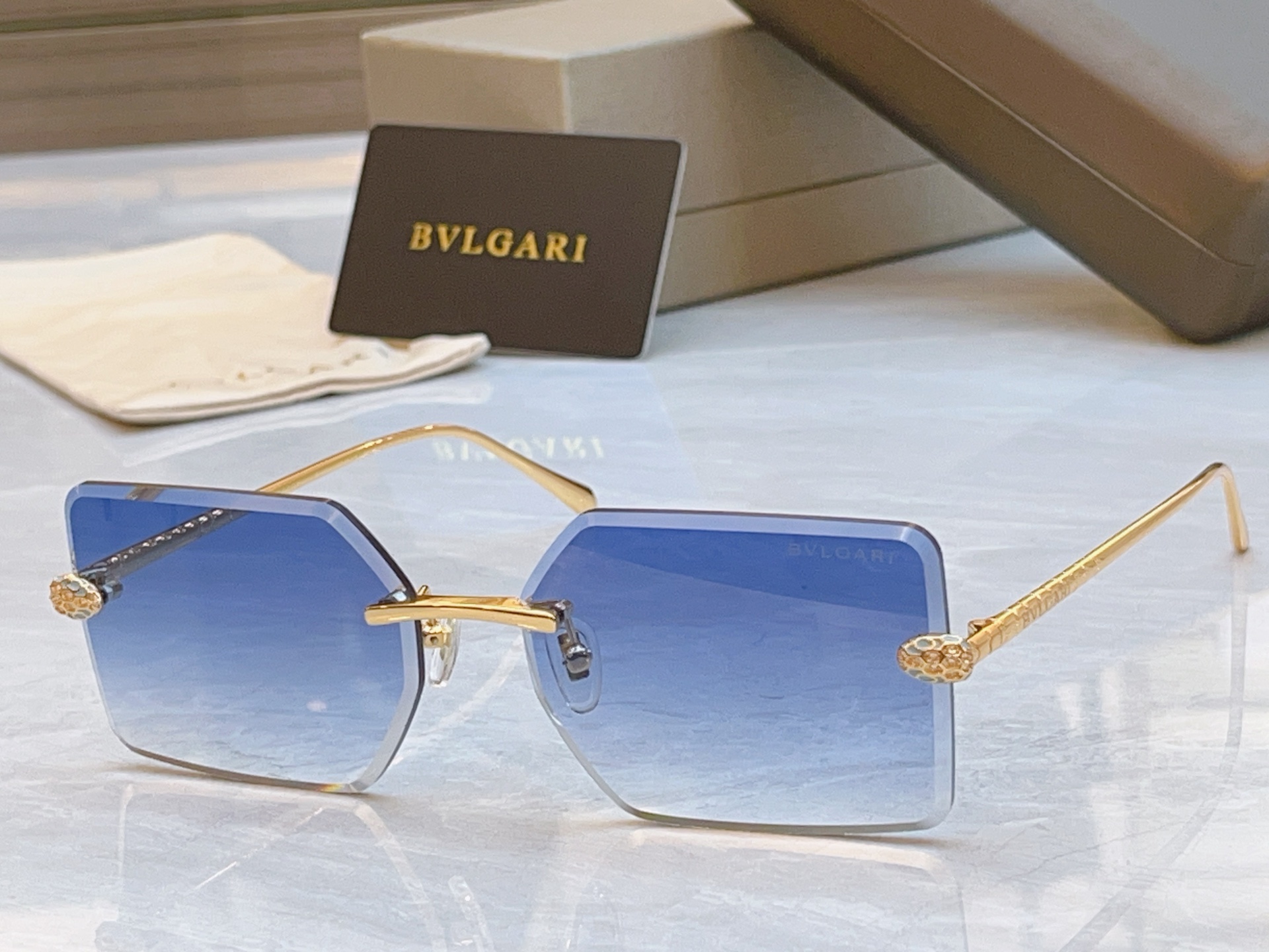 ，【BVLGA*】宝格*丽新款太阳镜，MODEL：BV 9021B，SIZE：61口17-145