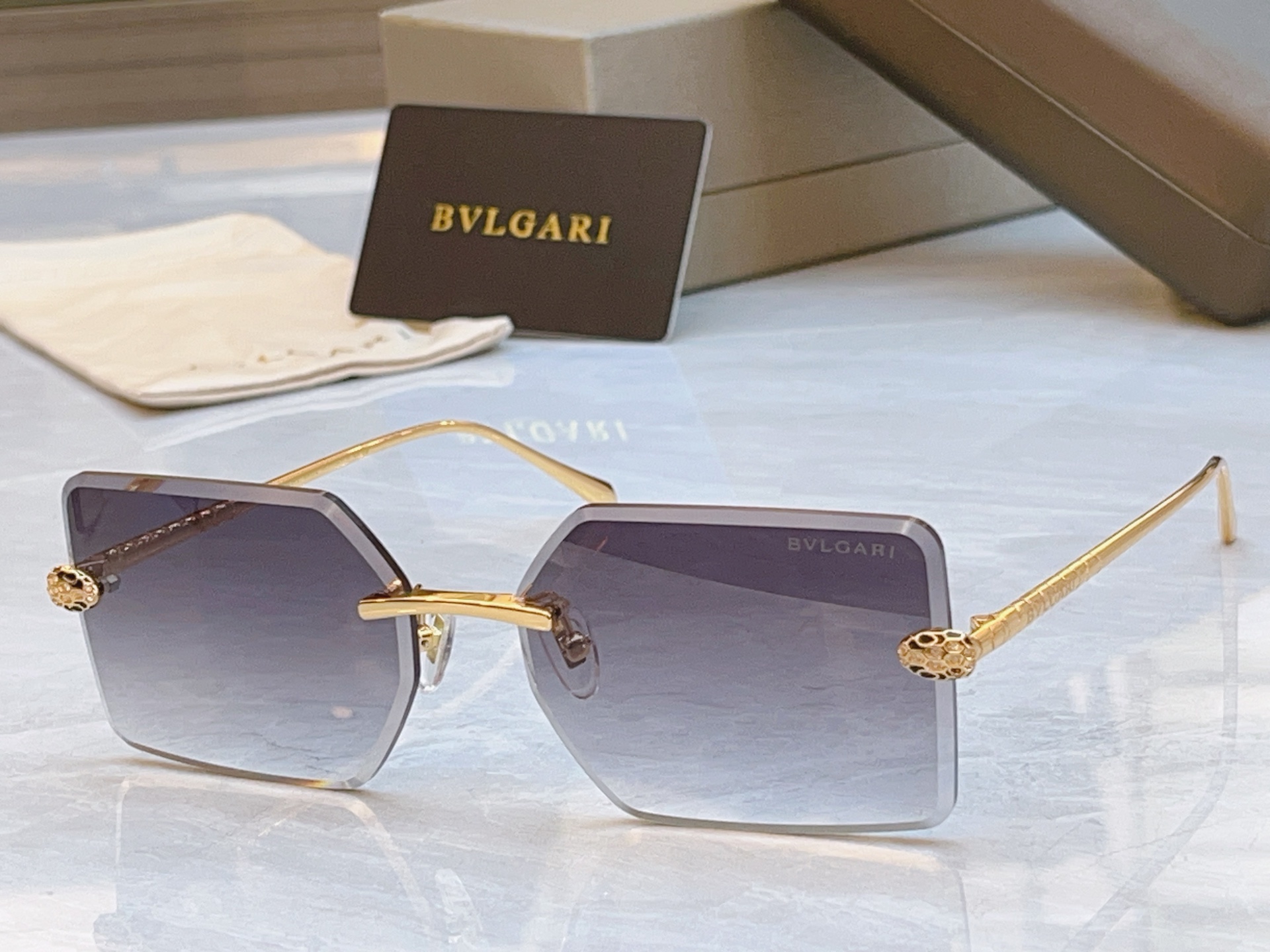 ，【BVLGA*】宝格*丽新款太阳镜，MODEL：BV 9021B，SIZE：61口17-145