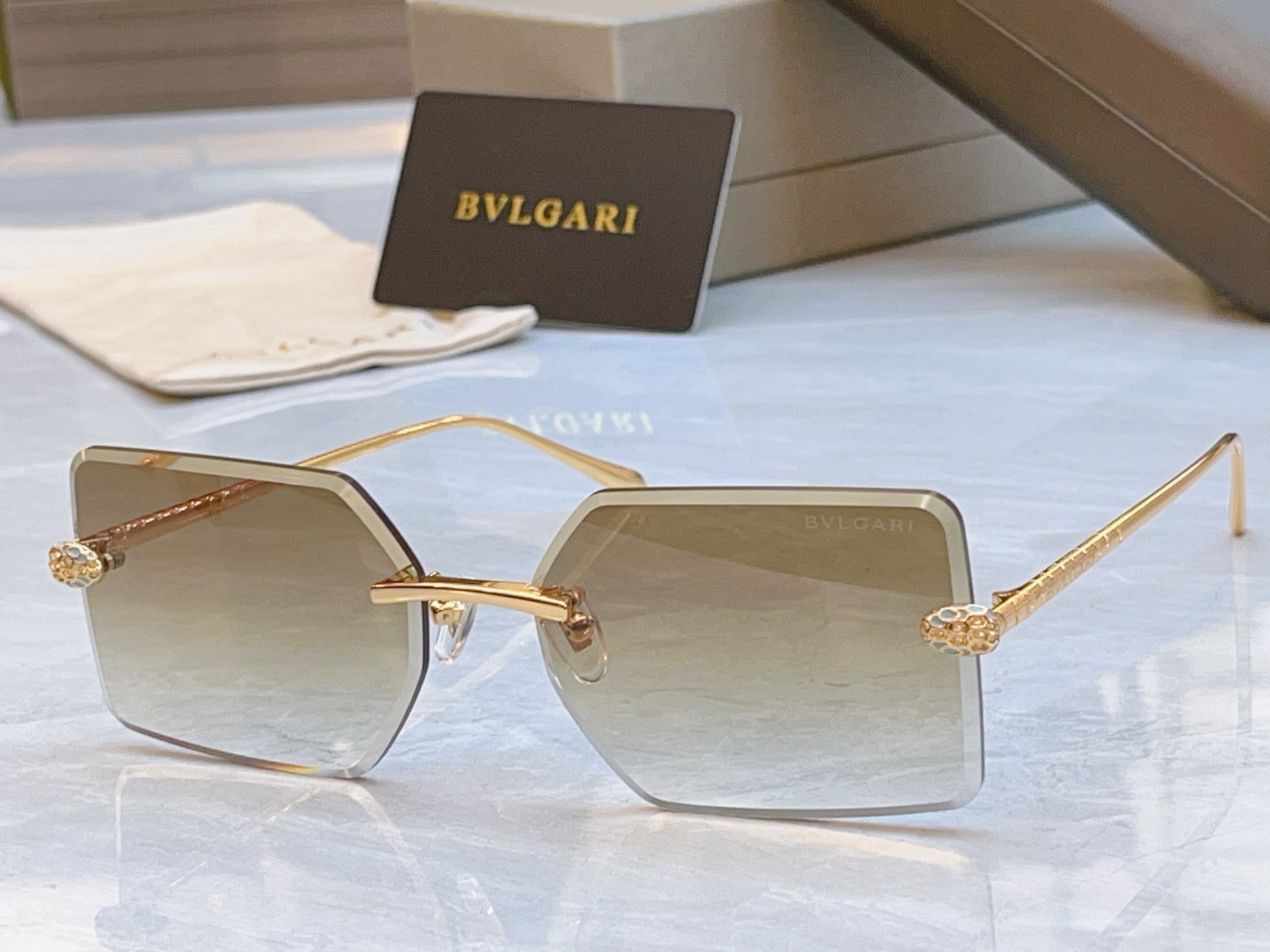 ，【BVLGA*】宝格*丽新款太阳镜，MODEL：BV 9021B，SIZE：61口17-145